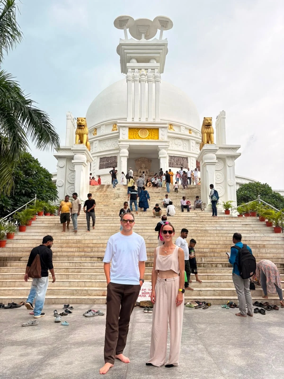 Ending this trip the way I like to exploring. Khandagiri Caves, Dhauli Stupa, the Lingaraj Temple&hellip; Bhubaneswar has been full of history and beauty at every turn. 😍😍😍