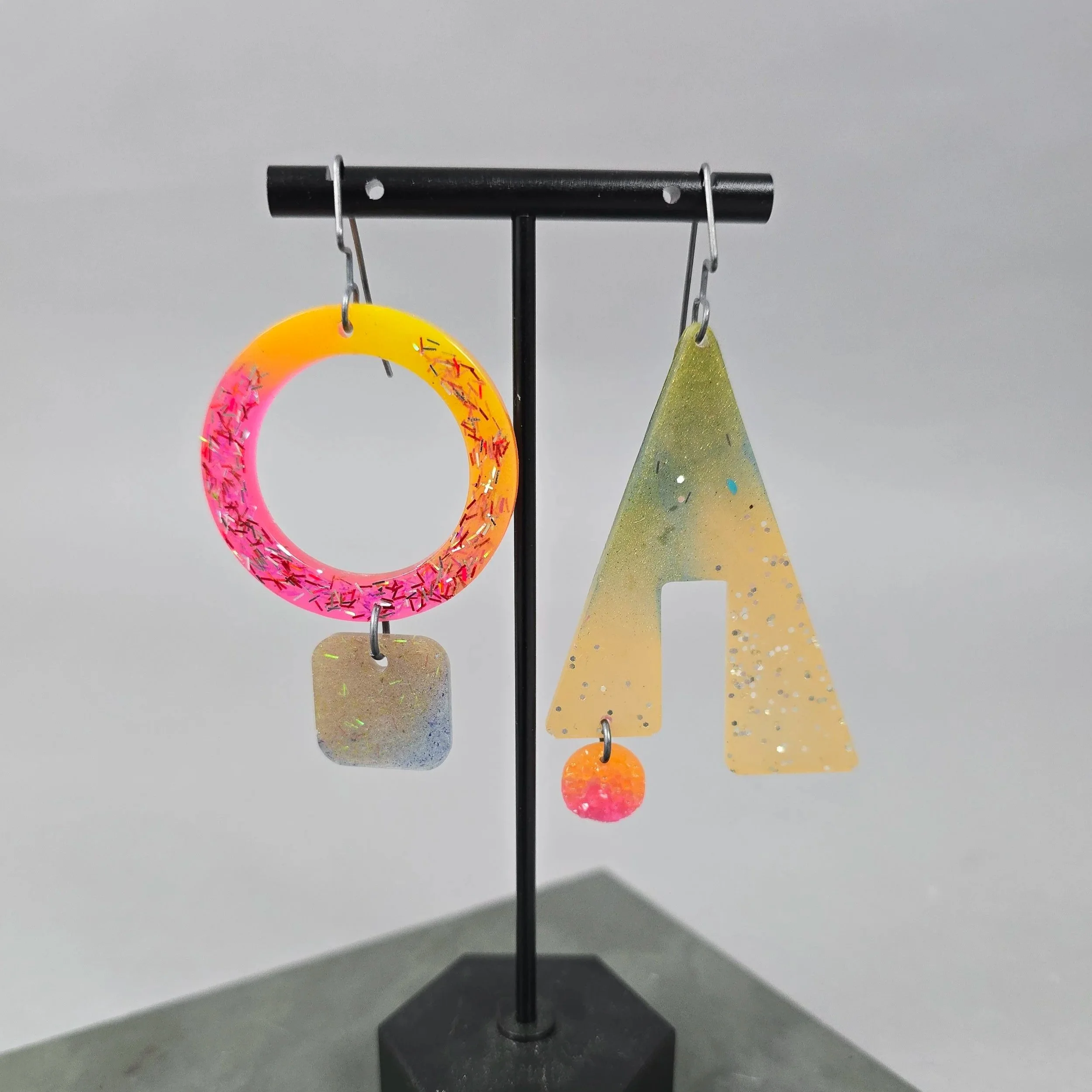 resin-earrings-sparkle-pink-circle.jpg