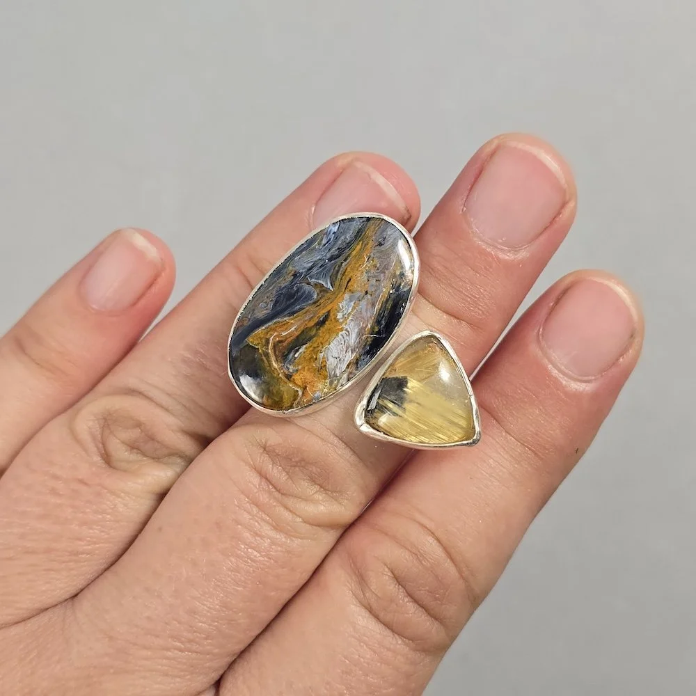 wraparound-ring-peitersite-rutilated-quartz-hand.jpg
