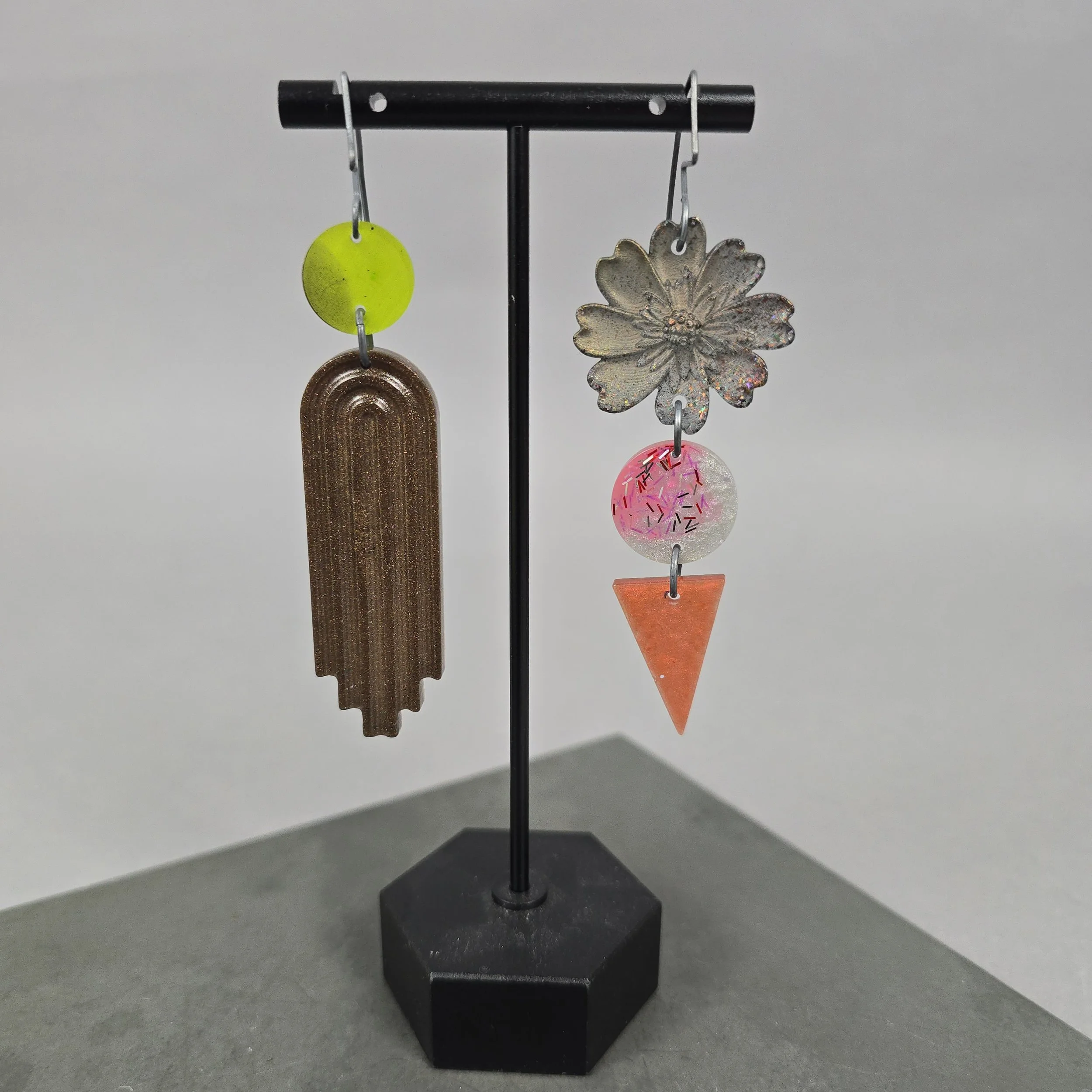 resin-earrings-sparkle-brown-deco.jpg
