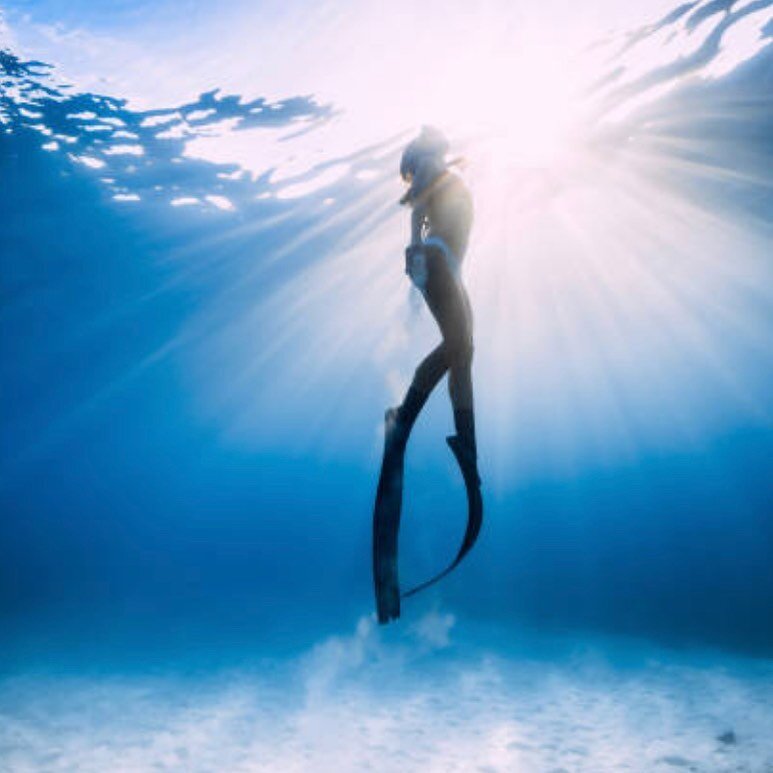 There&rsquo;s always been something about being underwater and seeing the light shimmering down in dancing shafts that awakens a part of my spirit. ⁣
⁣
When I was a little girl growing up close to the river, if things would become too overwhelming an