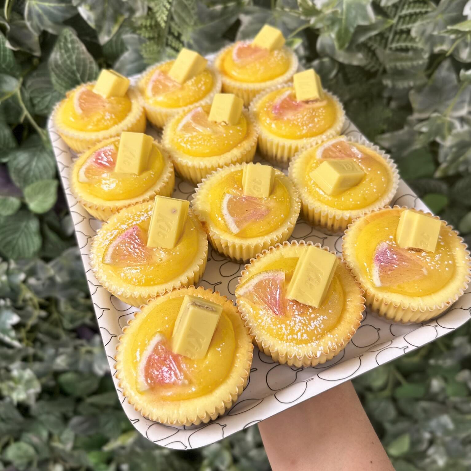 Mini lemon cheesecakes with lemon curd and lemon Kit Kat. 
Just patiently waiting for warmer weather 😎
.
.
.
.
#emmasmacarons#frenchmacarons#macarons#sweets
#matcha#strawberry#matchstrawberry#desserts
#foodies#macaronslady#macaronstagram#macaronlove