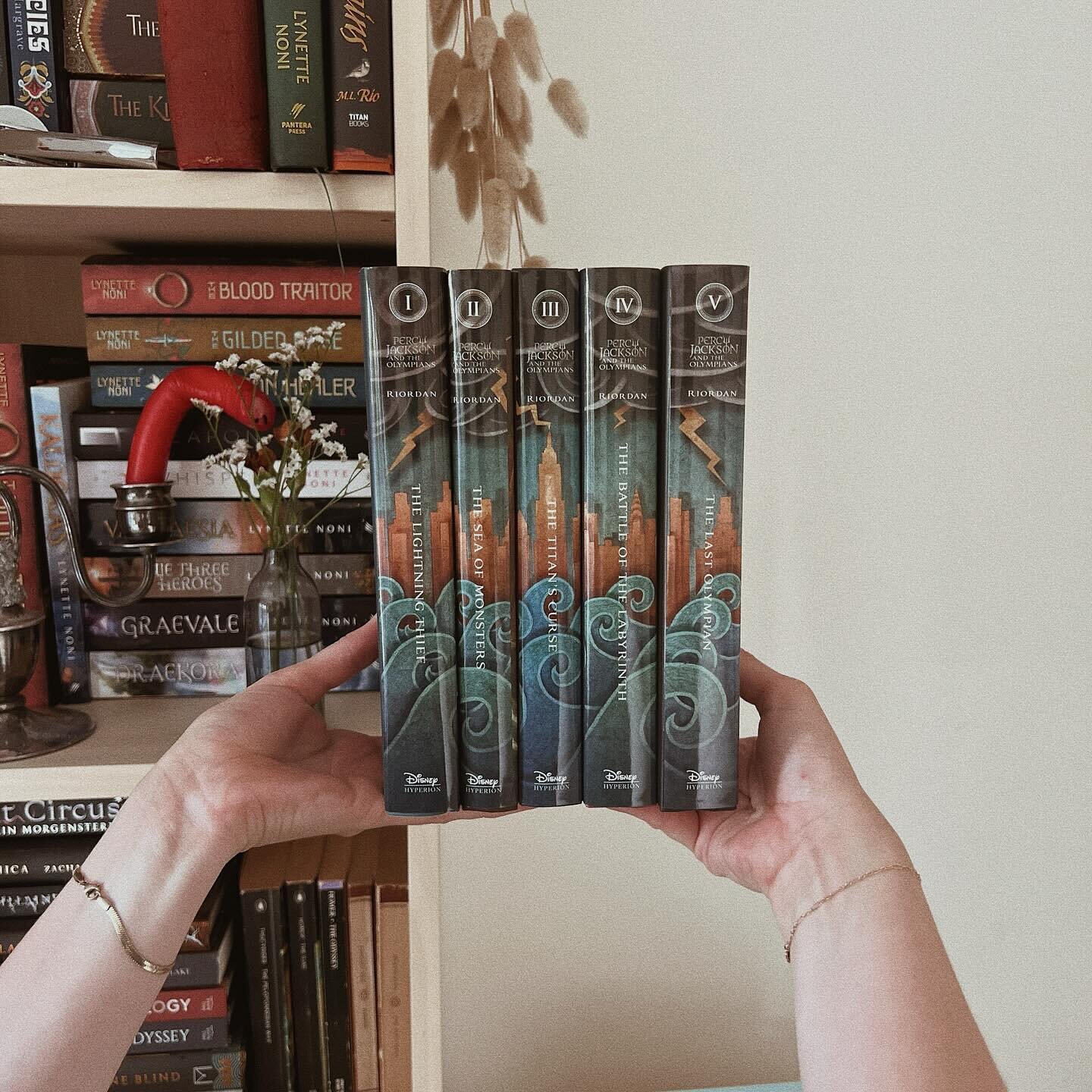 Do you often have matching editions, or do you end up with mismatched series? 🔱 

I have a habit of ending up with mismatched series (it is very rare for me to have an entire series match &mdash; whether that be a random one as a hardback or half pu