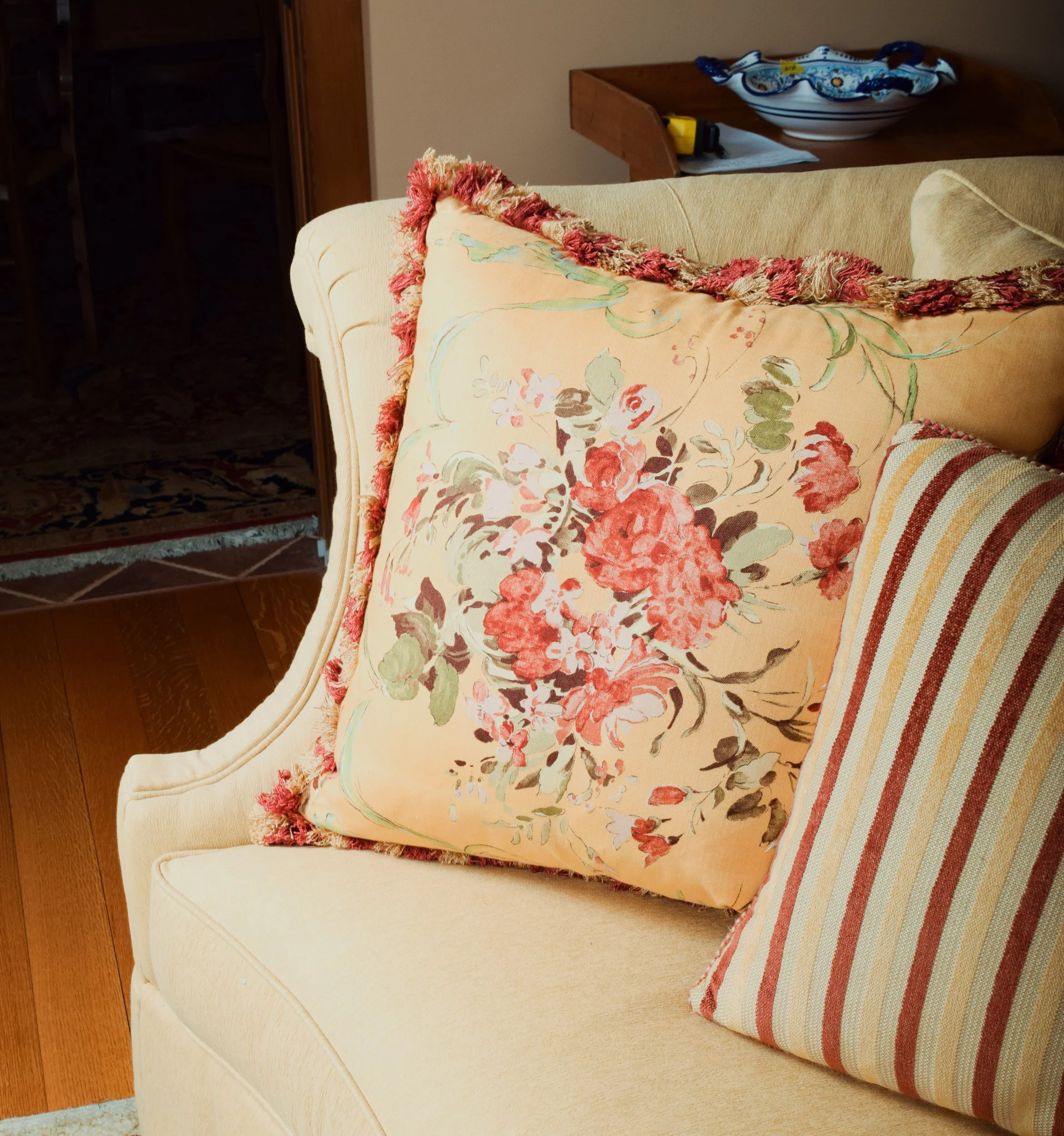 Rolled _Arms_Sofa_6.jpg