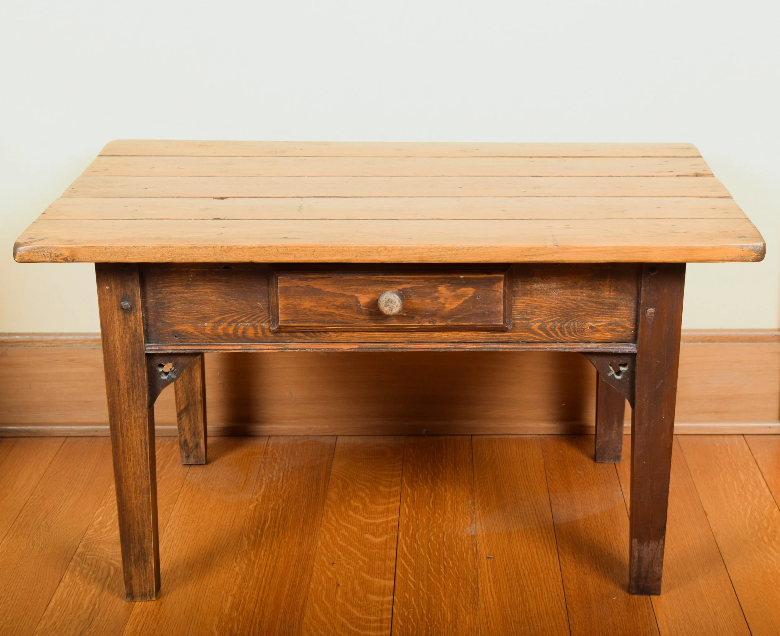 Pine_Farmhouse_Side_Table_1.jpg