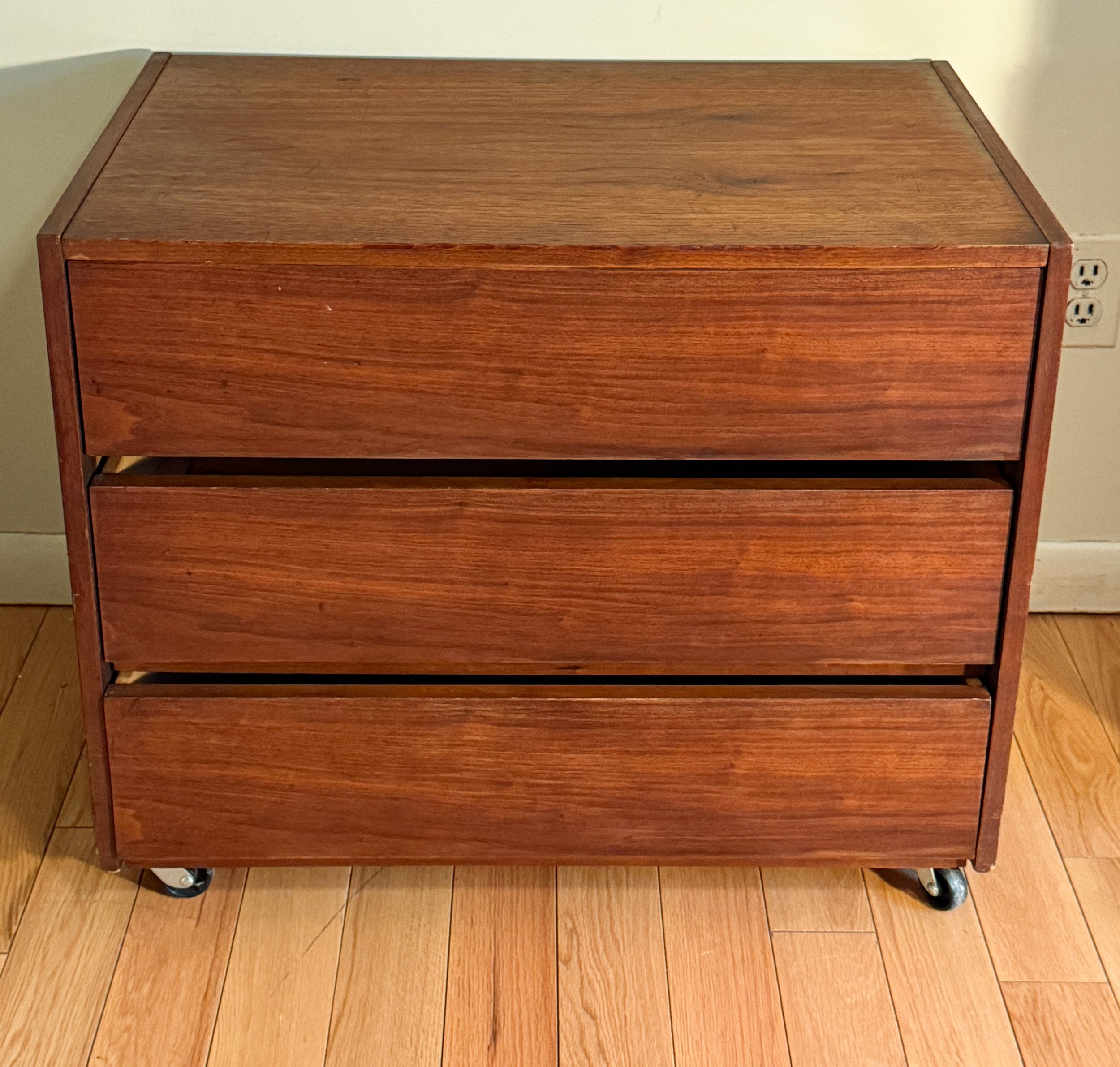 MCM_Drawer_Chest_1.jpg
