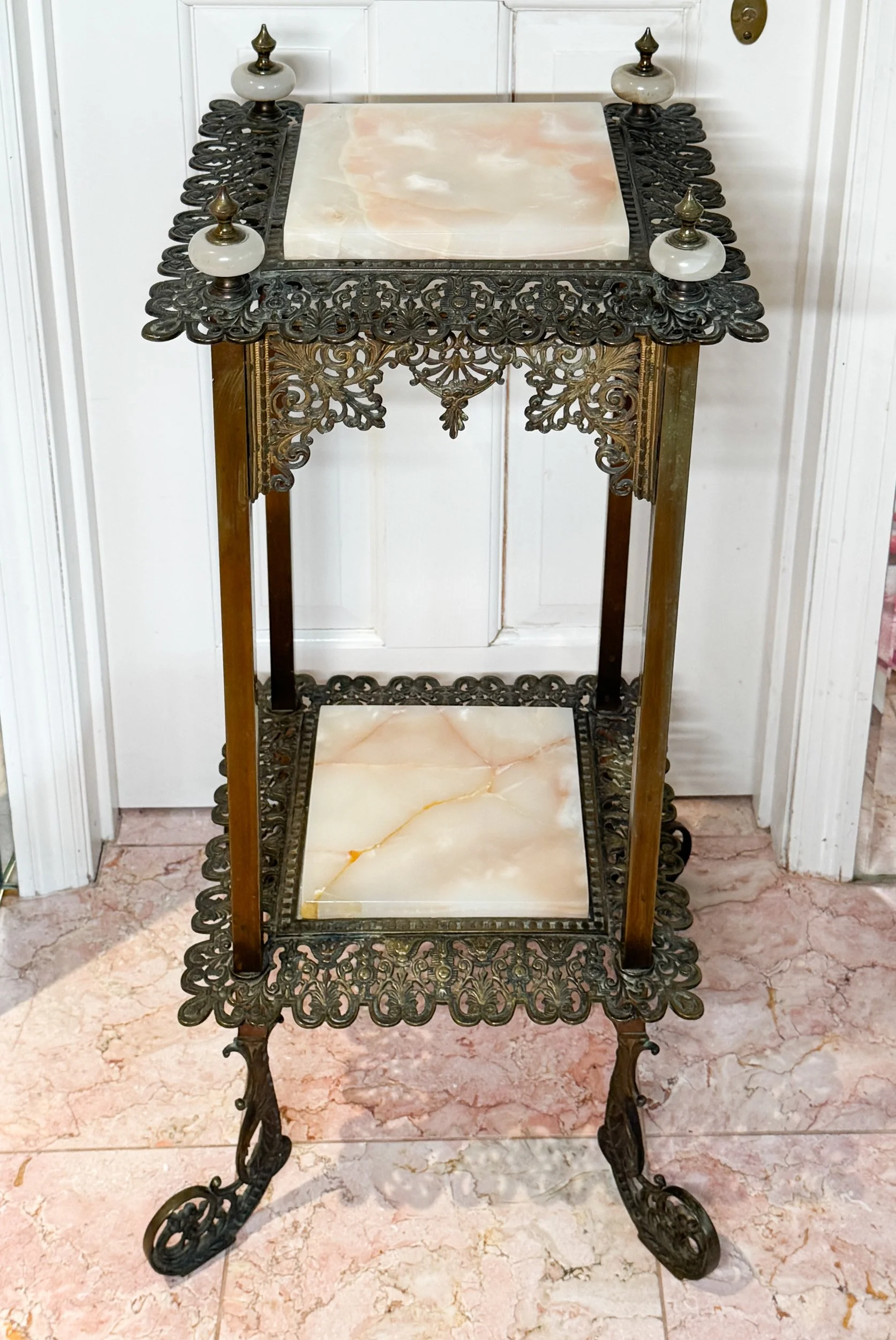 Onyx_Brass_Stand_1.jpg