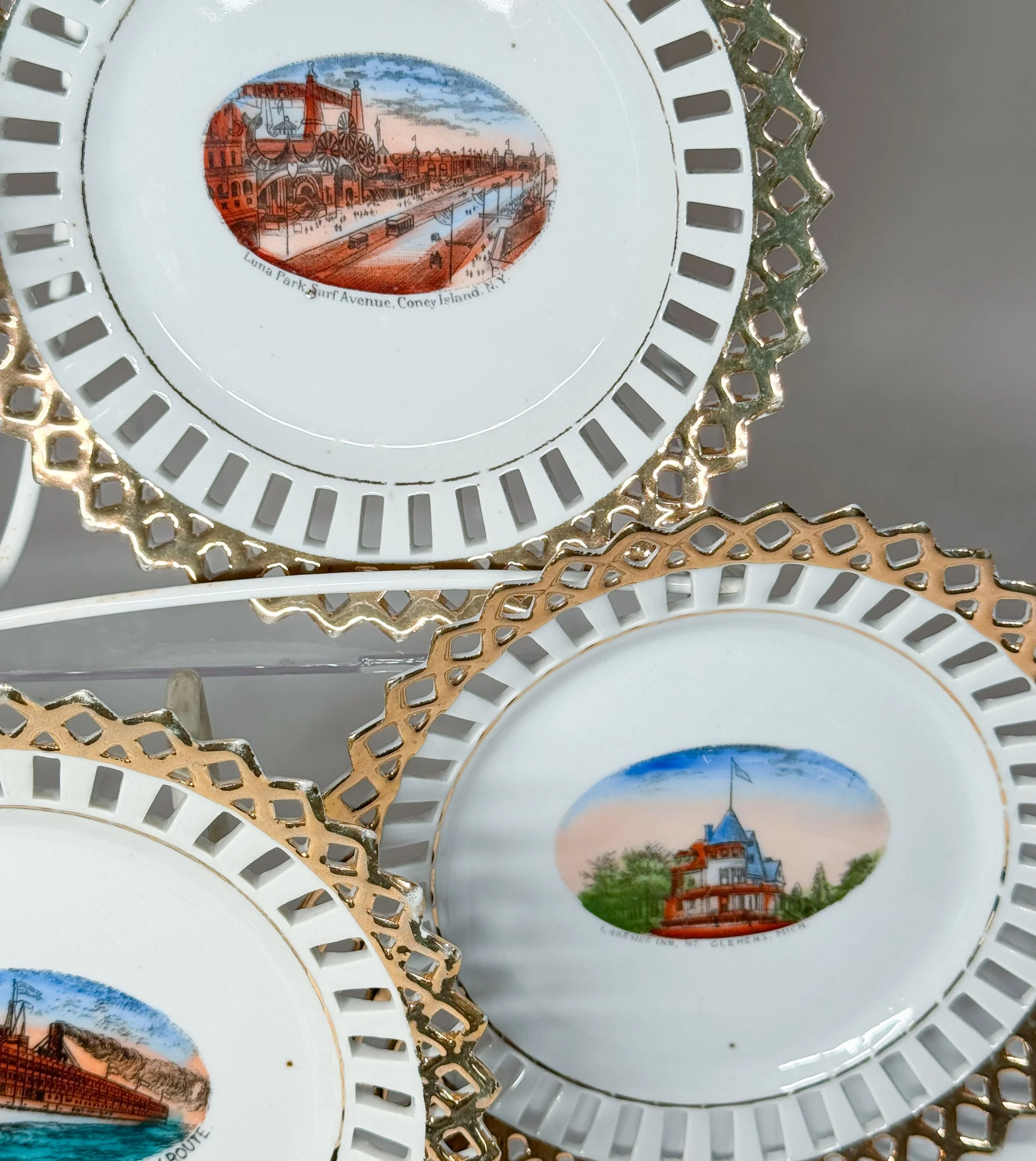 Souvenir_Plates_Milk_Glass_3.jpg