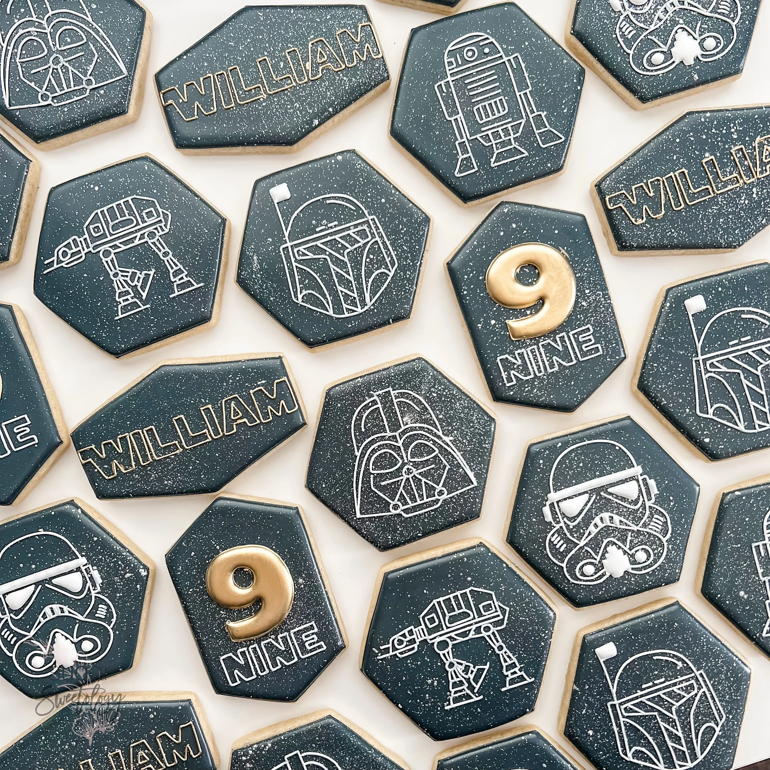 &bull;Star Wars&bull;

Something about the dark background and silver stars with gold really set off this Star Wars themed birthday set. I&rsquo;m seriously still obsessed with how the turned out 🤩 

Happy Birthday William 🤍🖤✨

#Decoratedsugarcook