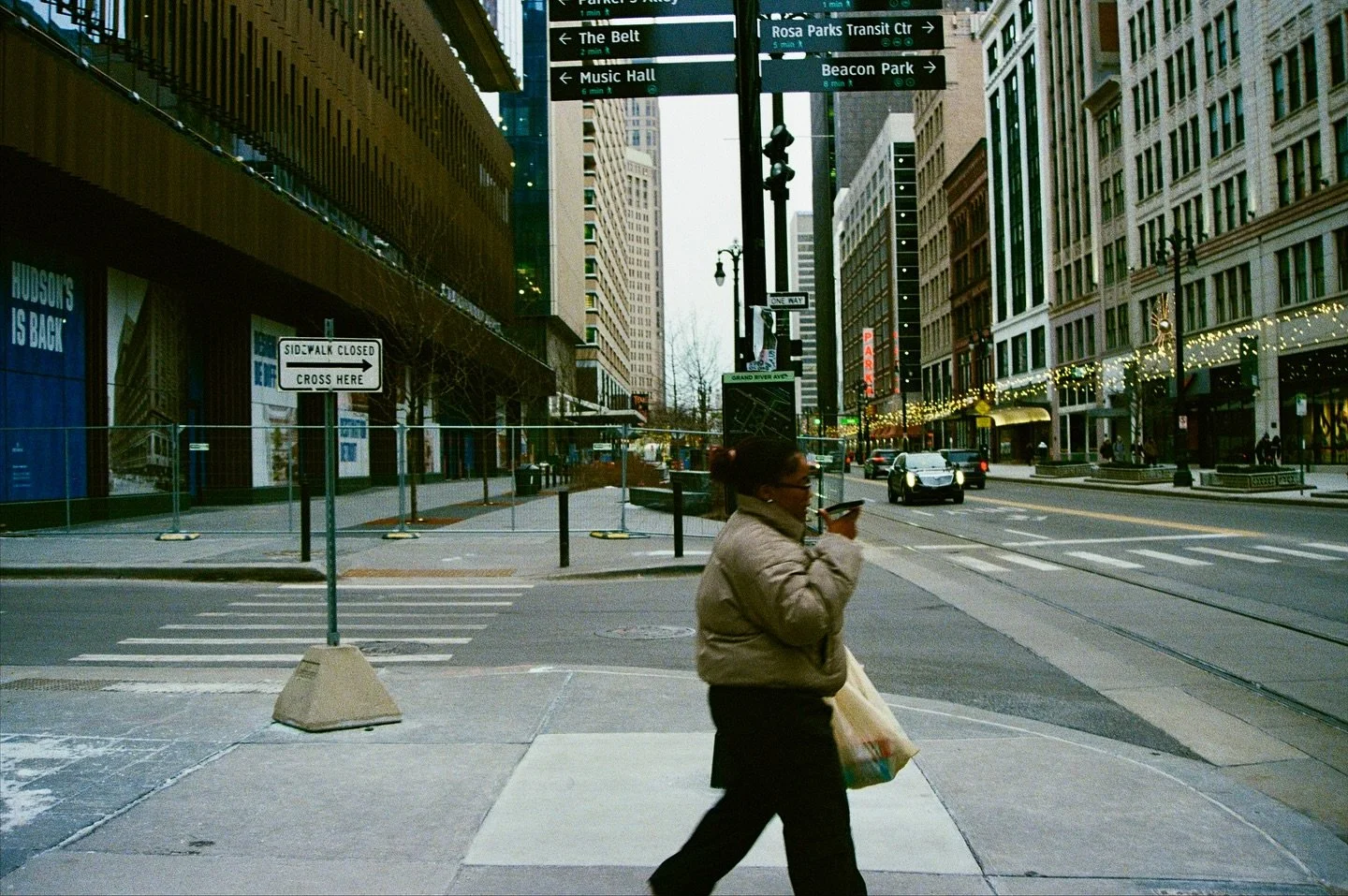 Downtown Detroit x 35mm. | 📸: @flexilexi.jpg 

Are you ready for the holidays? 🎉
