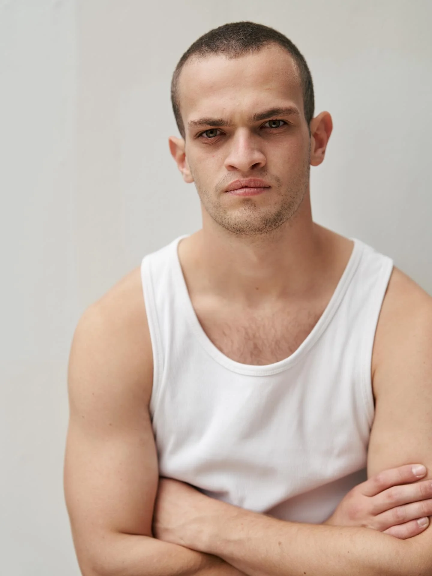 Levi Meinhardt
@levi_meinhardt 
&bull;
&bull;
&bull;
#levimainhardt #portraitshoot #berlinphotographer #portraitberlin #mensportrait #cleanlook #studiofeel #portraitmood #authenticvibes #koszkiphotography