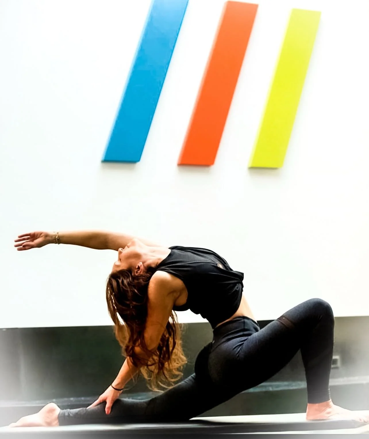 ‼️Confession + Announcement‼️ I had a &ldquo;plugged in but not charging&rdquo; season. Teaching wasn&rsquo;t the problem, life off my mat was tender, trying and candidly just&hellip;twirly.

It was actually teaching, coaching + mentoring others that