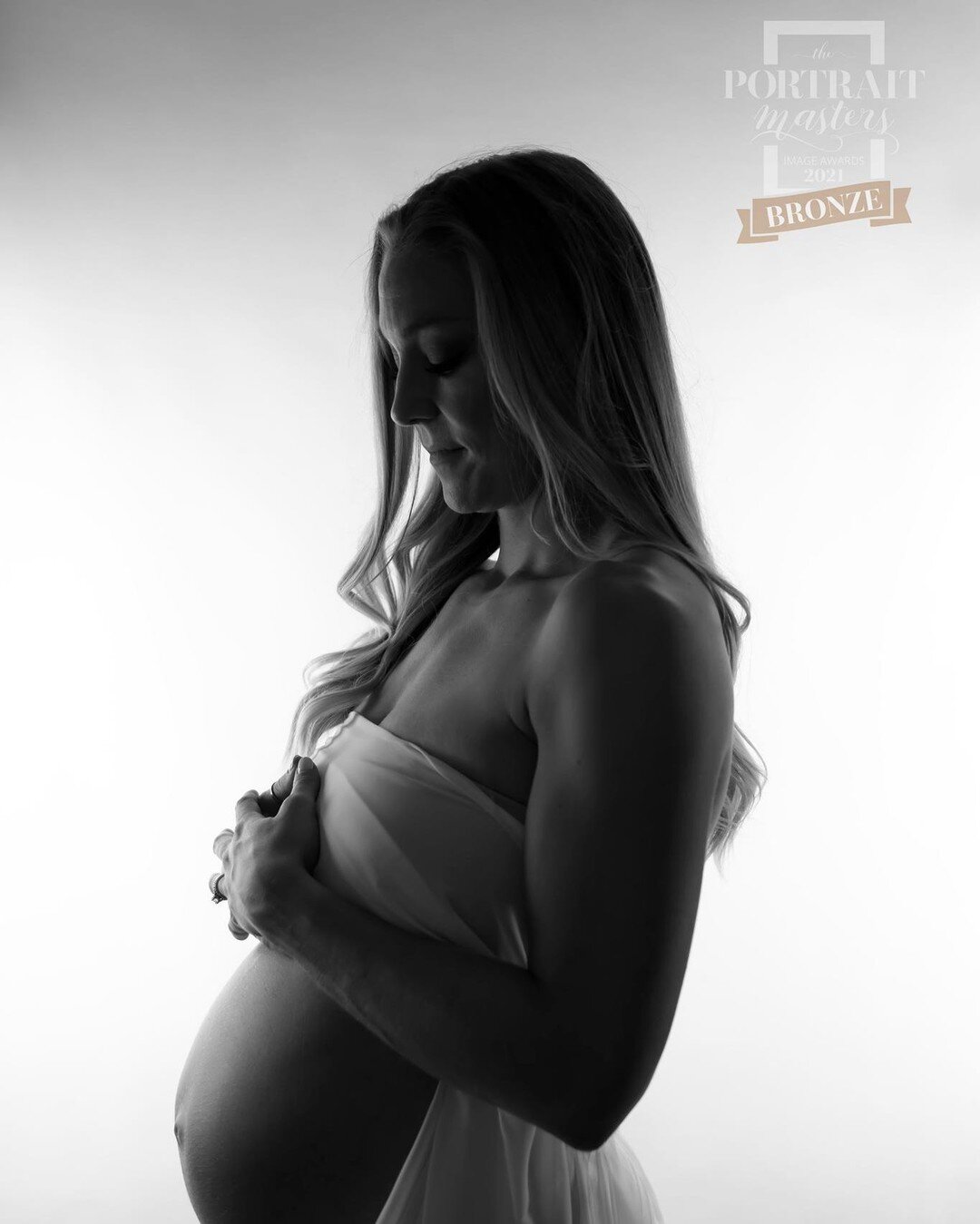 I love the simplicity and tenderness of this photo. A new mother and her baby bump. 

#newburghindiana  #portrait #portraitphotography #materityphotography