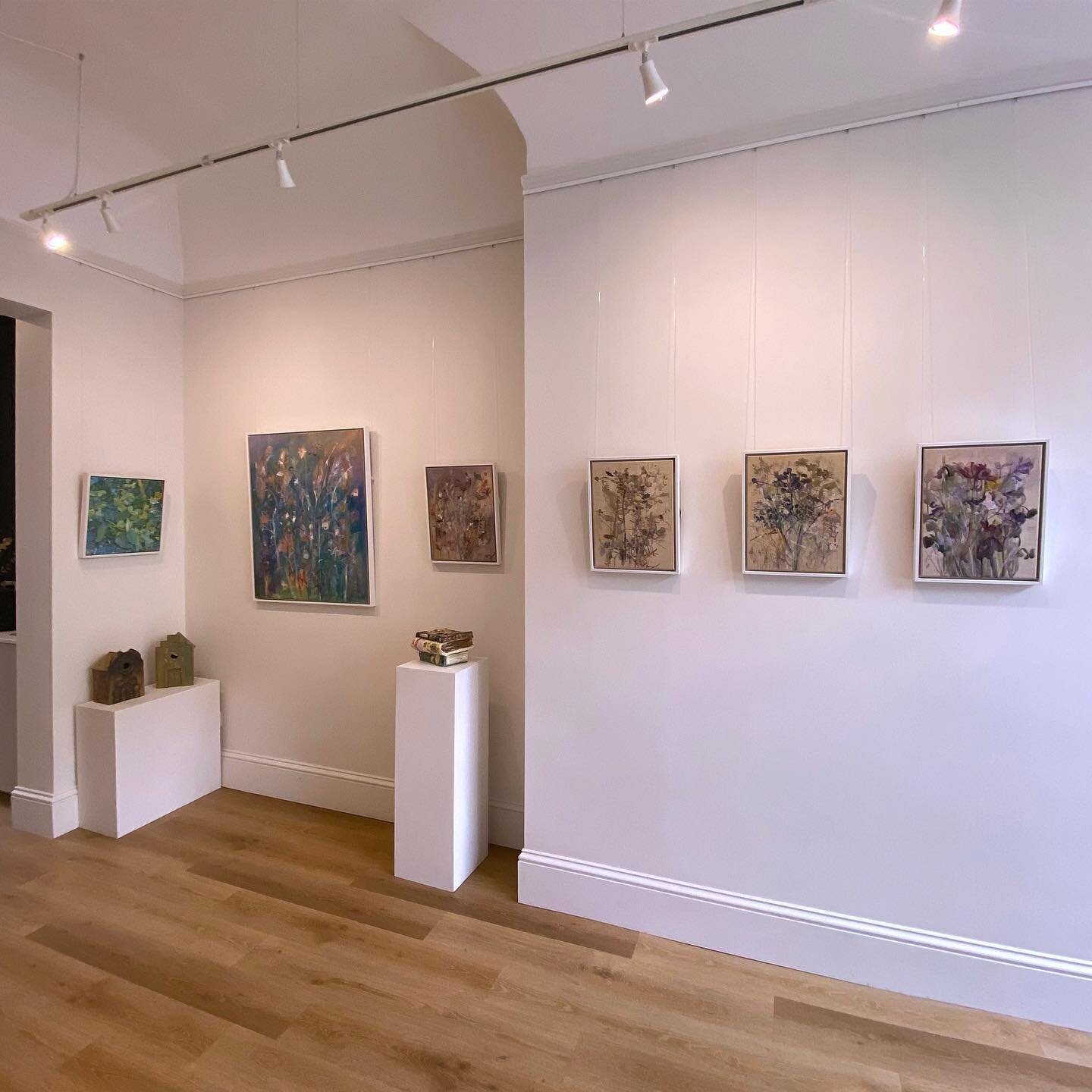 And our gorgeous new exhibition &lsquo;An Artist&rsquo;s Garden&rsquo; is open!! 

Featuring the work of 7 artists working in a variety of mediums.

@conradpclarke 
@francescsart 
@petegarrard 
@amandaharman_studio 
@pleavergreen 
@katieleneganstudio