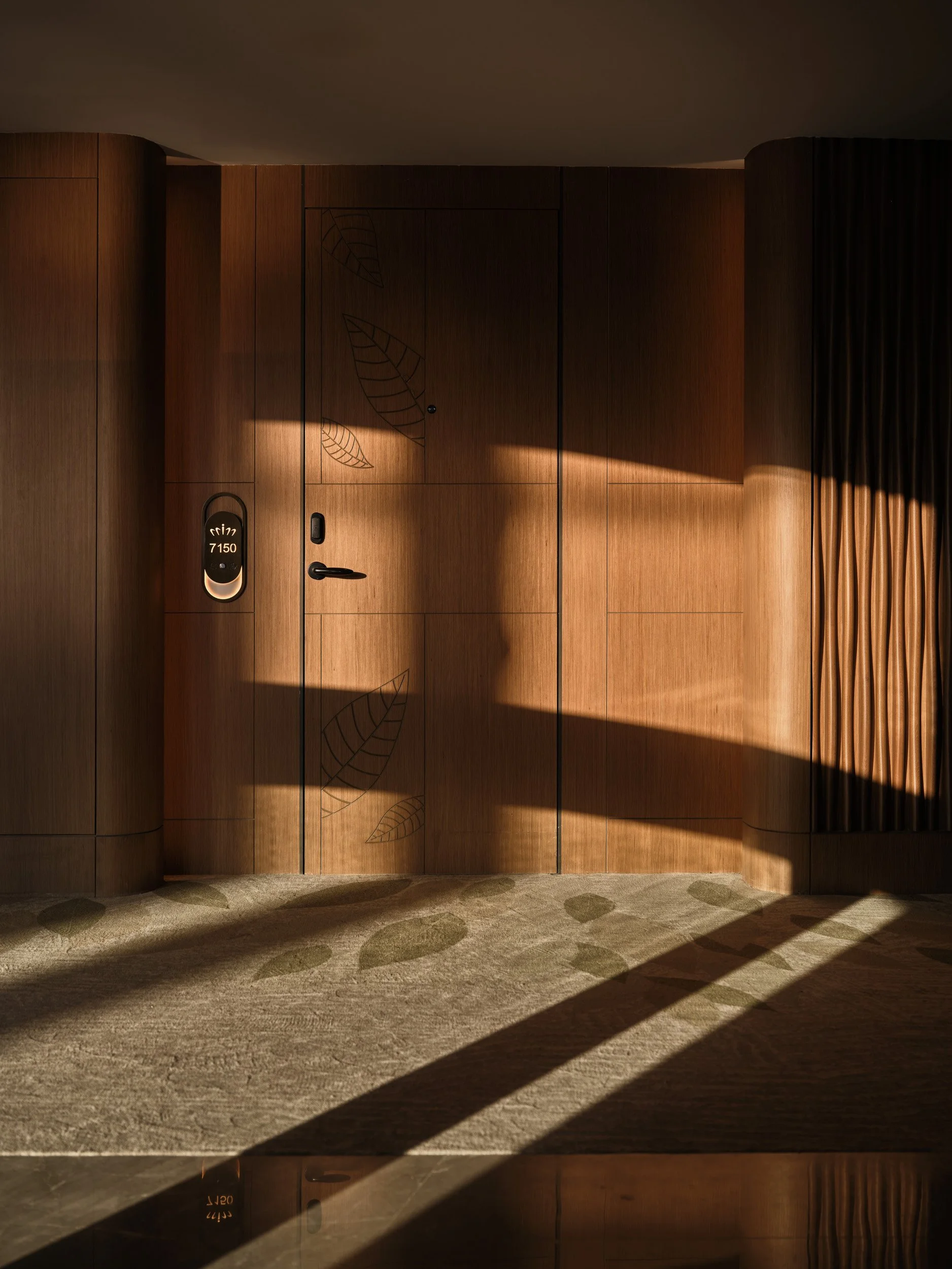 regnum crown details 5.jpg