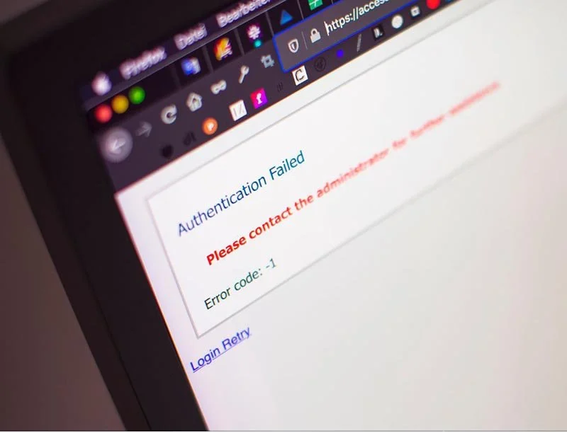 Computer screen displaying an ‘Authentication Failed’ error message with red warning text and a login retry link.