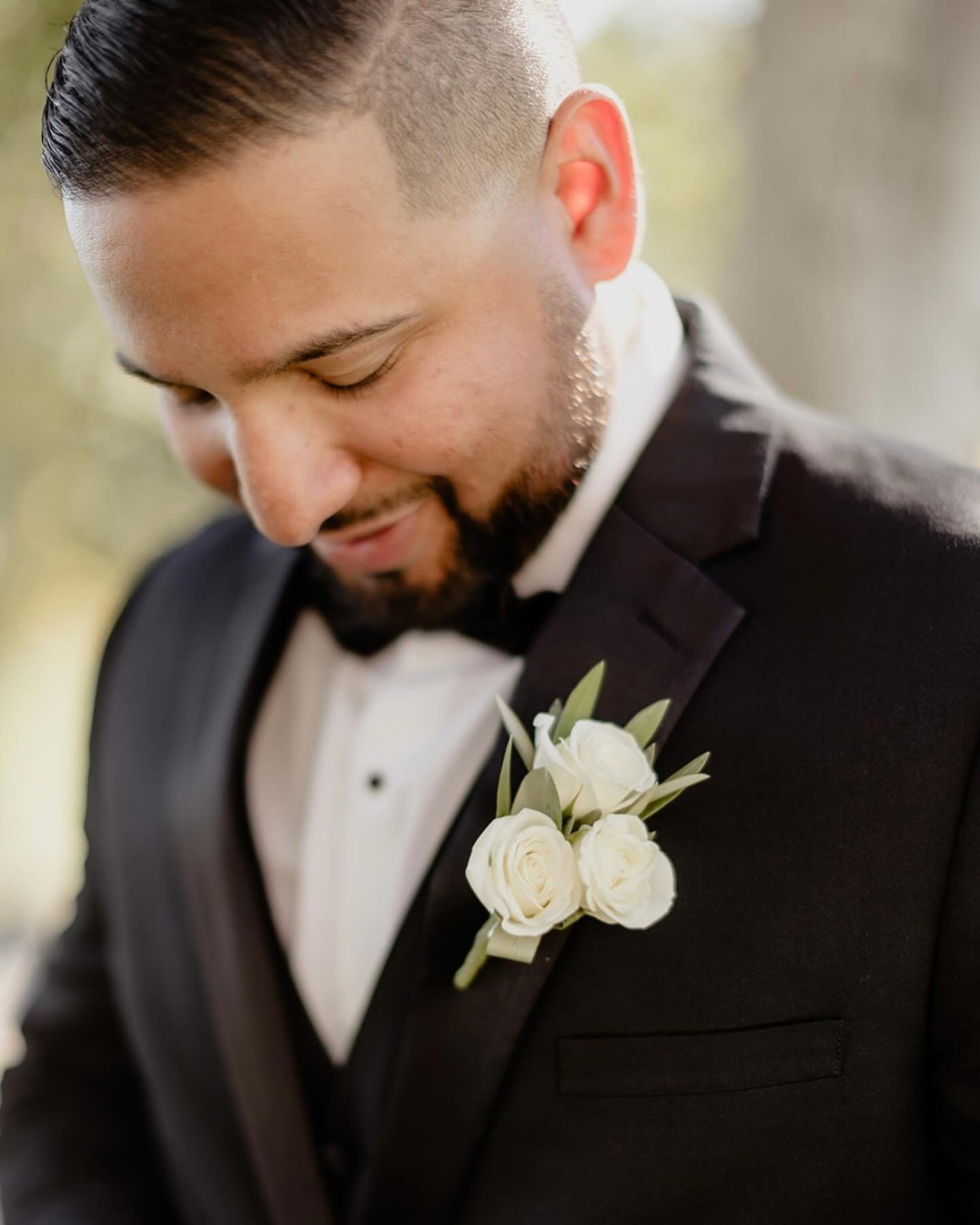 Let&rsquo;s give it up for the all the grooms! Mr. Castillo looking very sharp on his wedding day✨ @glenivy.weddings 
Beautiful pictures by: @hannahmaiselphoto 
Bride: @briiigette__ 
Groom: Jon 
Amazing venue: @glenivy.weddings 

&bull;
&bull;
&bull;
