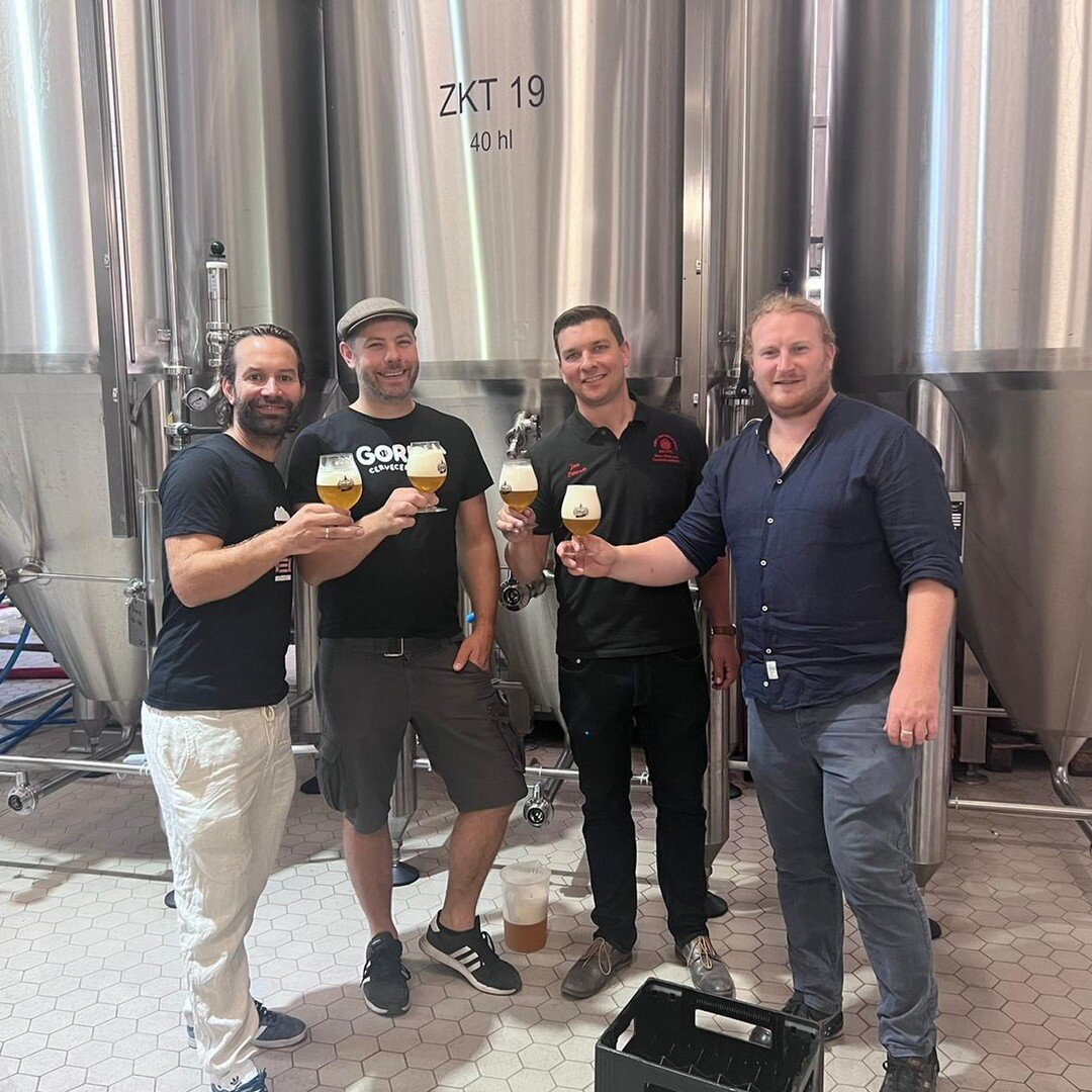 Hola Berlin Beer Week! ✨ We are ready!

This year we were invited to make the collab beer for this amazing festival with our friends from BRLO 🍻🤝🍻

Together we brewed a yummy India Pale Lager with 6% ABV and 30 IBUs going very well with the summer