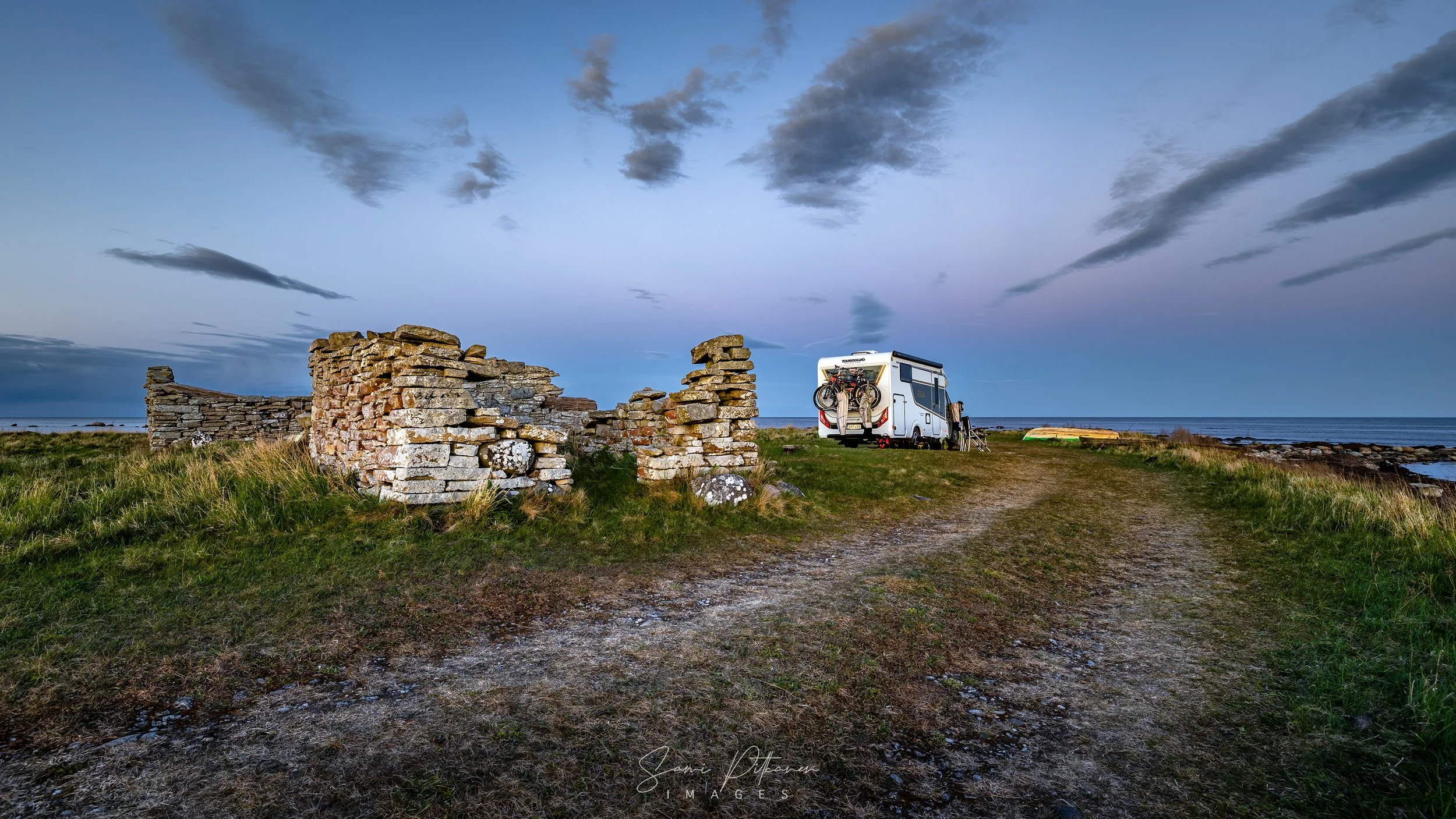 4L5A9005-2026-04-26-gotland-camper-samipitkanenimages-tag.jpg