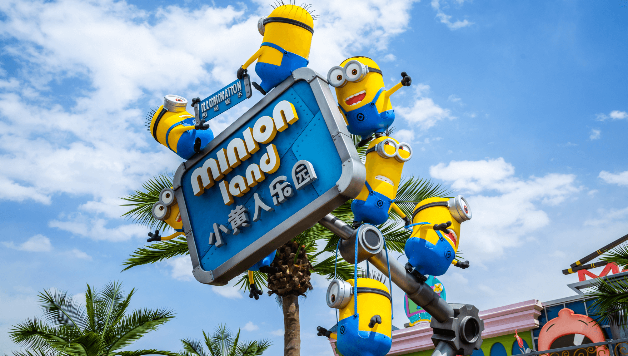 MINION LAND: Pier 12 Window Display's and Props