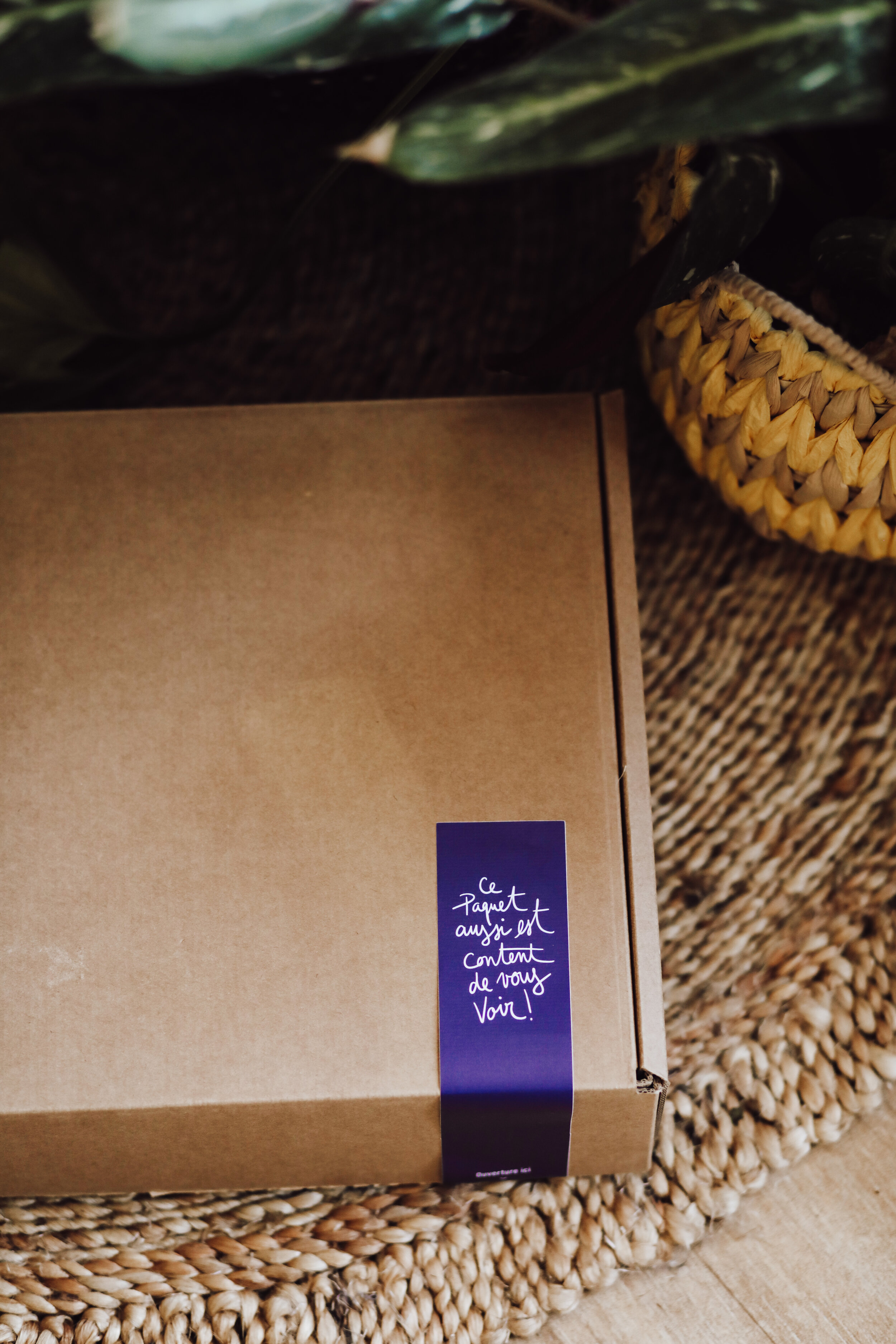 Coffret recyclable fermé par l'étiquette Plantarium..