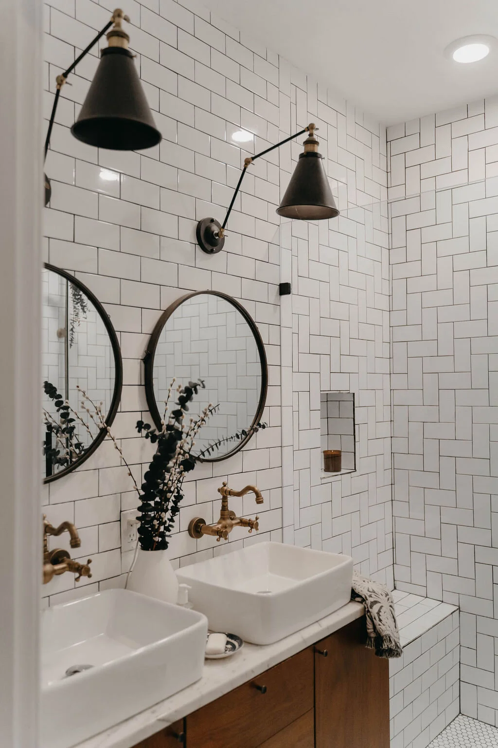  FULL SERVICE DESIGN STUDIO