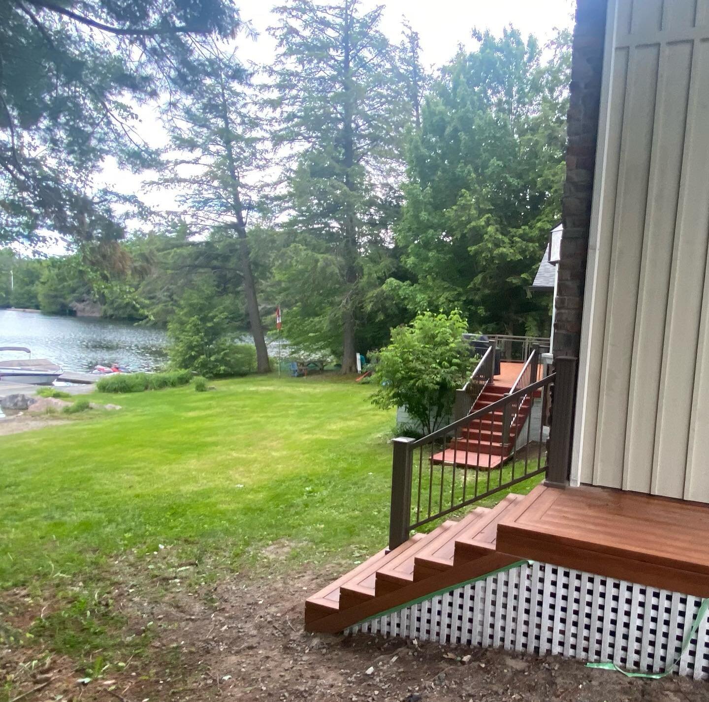 👉🏻 Swipe left to see the before and after of this railing installation in cottage country. 🚤🌊🪵🔥⛺️

#lifeofacontractor #homereno #customhomes #builditbetter #reno #renovation #torontobuilds #design #lanewayhouse #custombuild #masterbath #constru