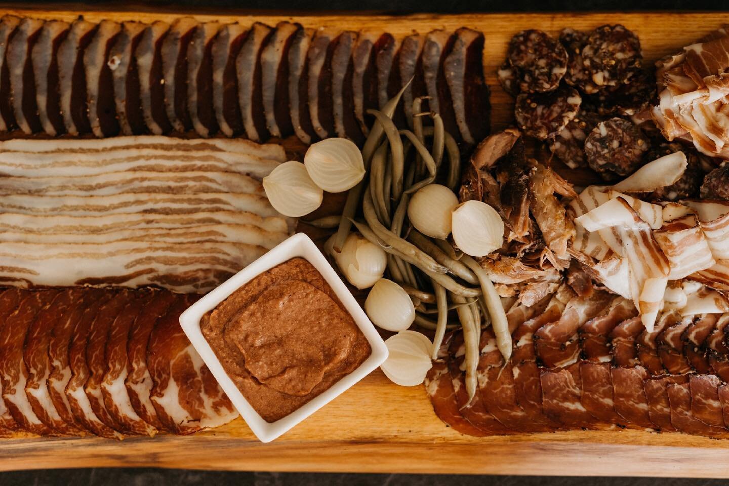 Happy Wednesday, Friends!

We may or may not celebrate today with some midday charcuterie.
Cheers to entering Ontario&rsquo;s opening Stage ✌🏼 
.
.
.
#gatherniagara #gathercatering #niagaracaterer #privateeventchef #privatedinner #weddingseason #nia