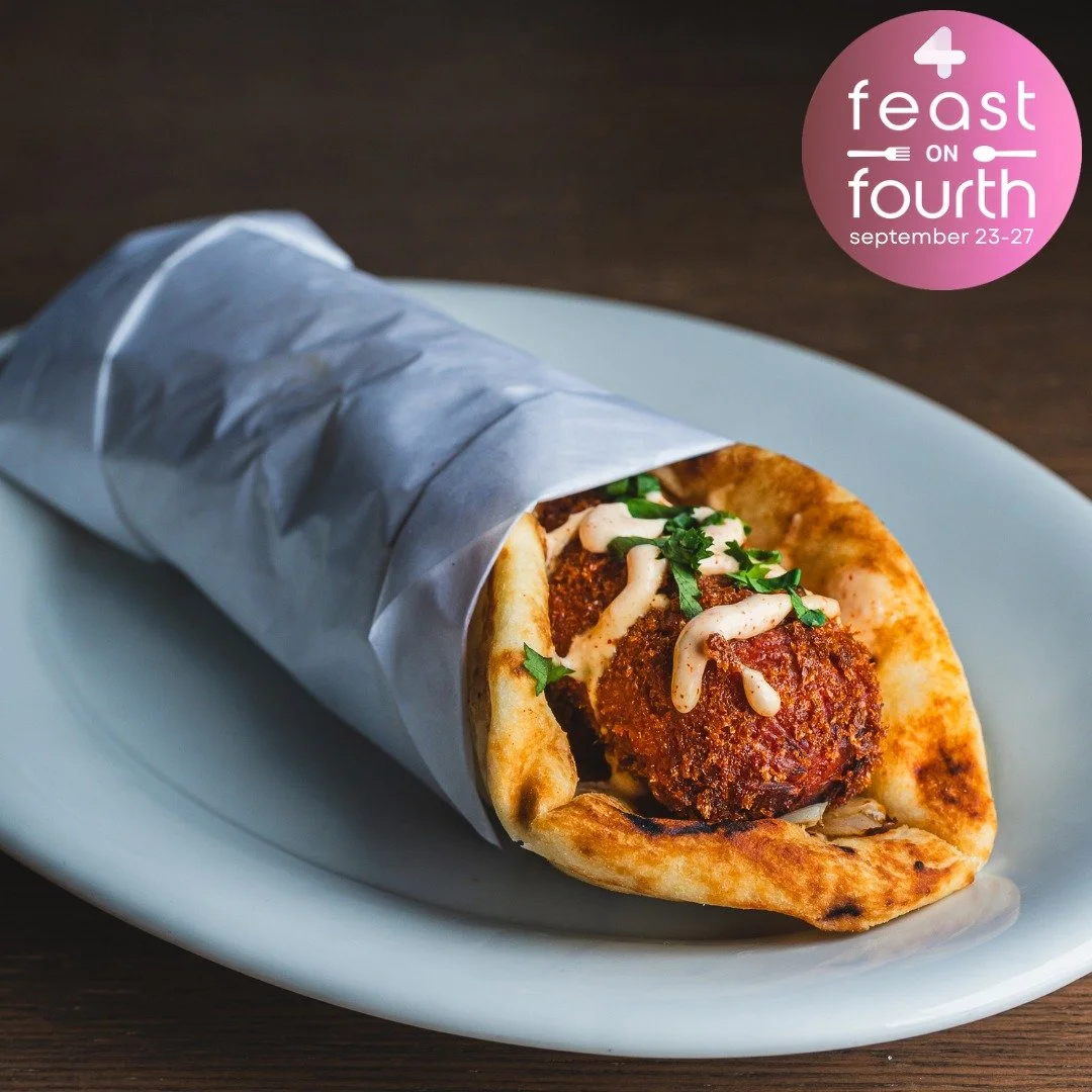 ✨The Slum Dog✨ 
Pop into @elephantcastleyyc during Feast on Fourth (final day September 27) for a Panko-Crusted All-Beef Dog 🌭 wrapped in a Garlic Grilled Naan with Cashew Butter Curried Tomato Cream Sauce, Caramelized Onions, Cilantro, and a Spiced