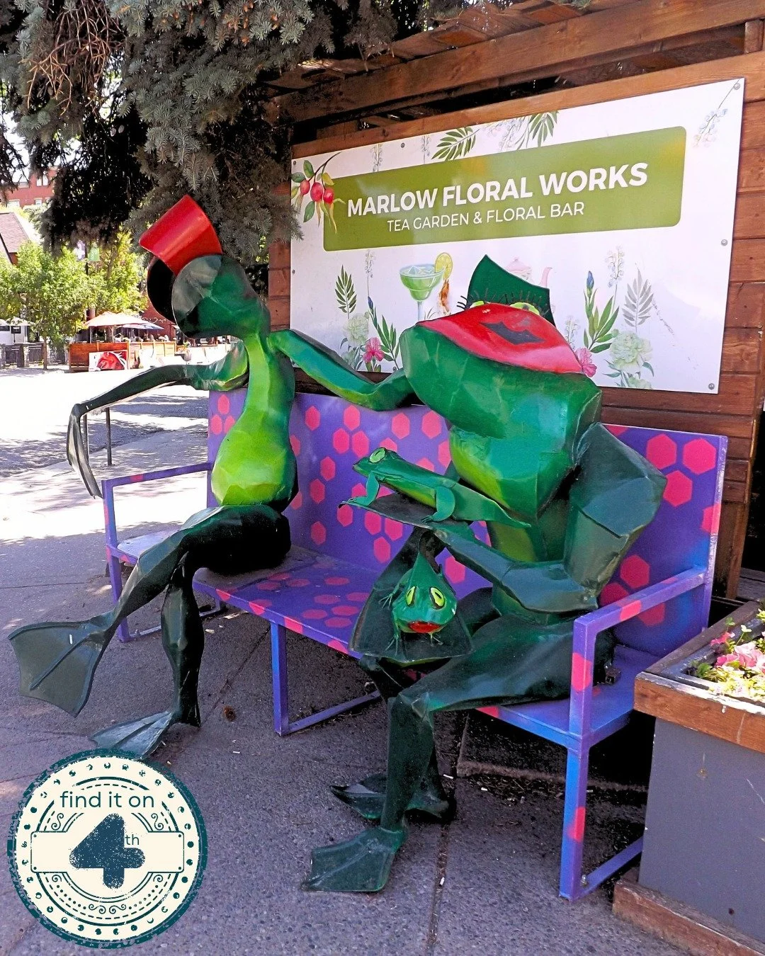 Ever seen a ten-foot frog before? 🐸
Well, if you&rsquo;ve meandered around @marlowfloralworks (near @theunicornon4, @frillylilly and @4th.street.pizza) you&rsquo;ll see these two gigantic amphibians - &lsquo;Hanging Out&rsquo; by Peter Smith - relax