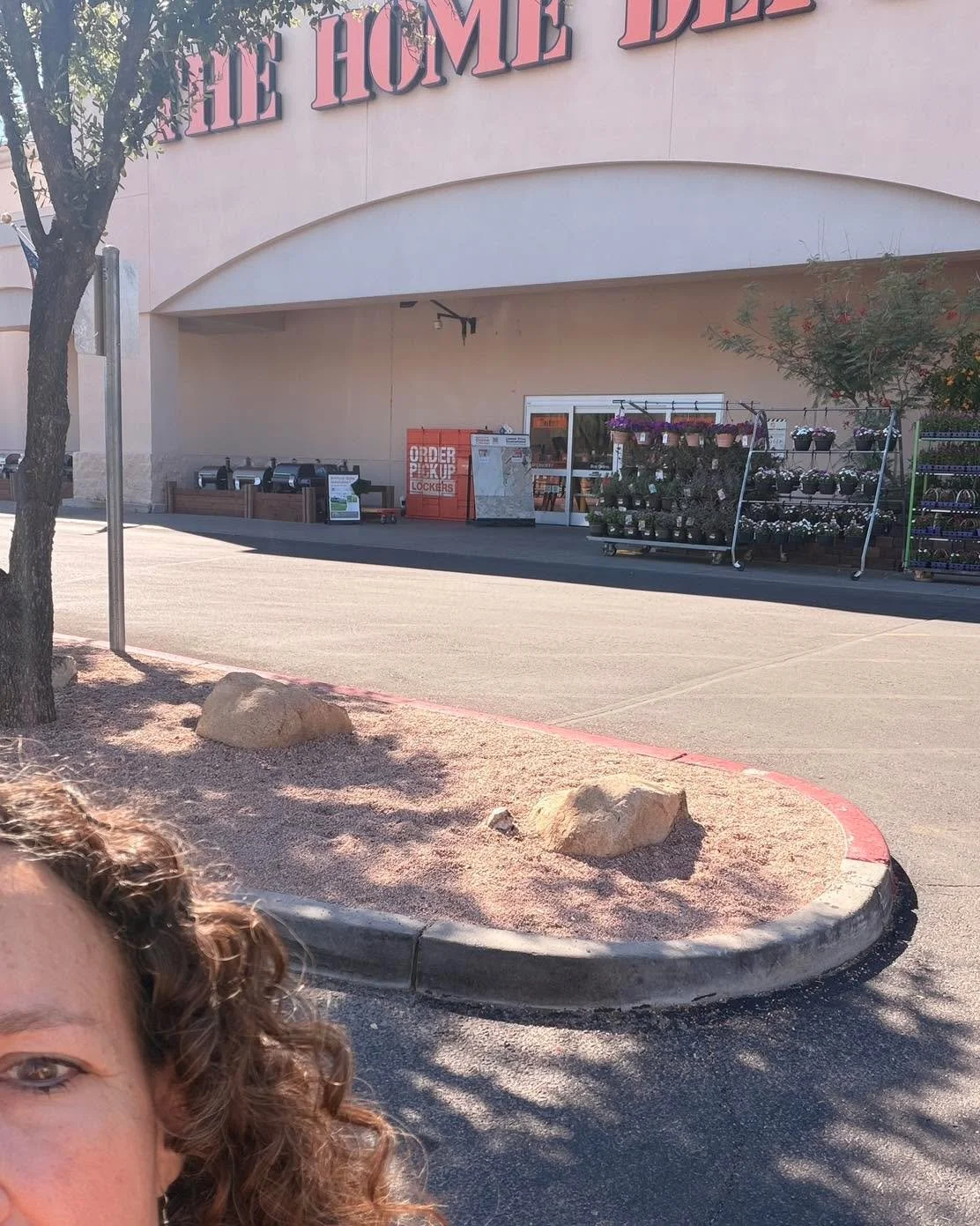 I&rsquo;m at the Home Depot in Oro Valley. Second one today trying to pick up an order. Apparently there are two Home Depot&rsquo;s on Oracle and I am at the wrong one. The right one said it&rsquo;s no problem, no need to travel to a third Home Depot