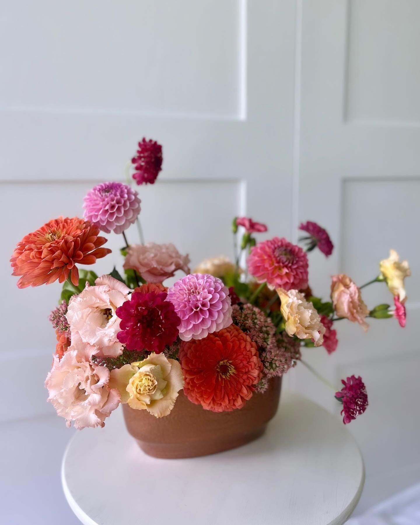 One arrangement, 3 looks🌸🧡

#seasonalflowers
#flowerarrangement 
#floraldesign 
#fallblooms
