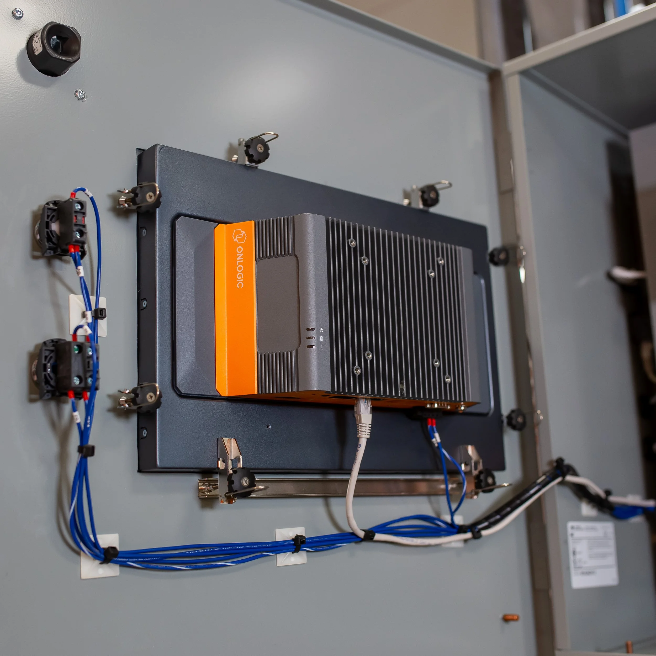 OnLogic-TC401-highresolution-cabinet-mounted-back.JPG