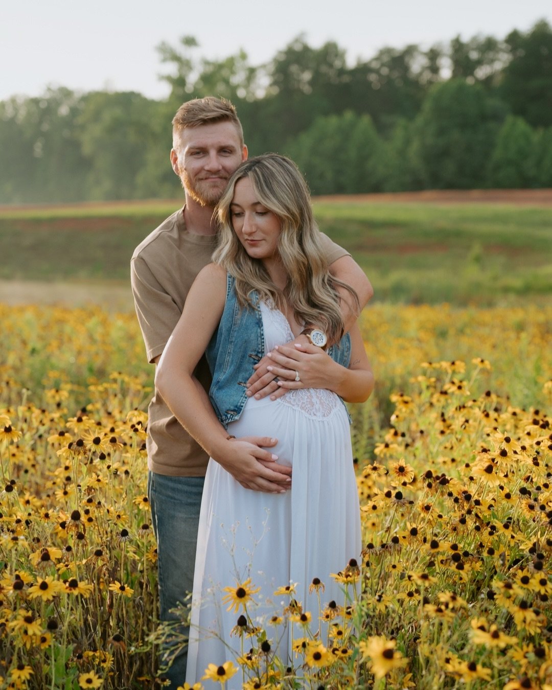 Posting these a little late&hellip; considering Myla is almost 4 months old 😂 But Rylee was glowing too much not to share.
.
.
.
#maternity #baby #pregnancy #newborn #pregnant maternityphotography love motherhood photography family maternityshoot ba