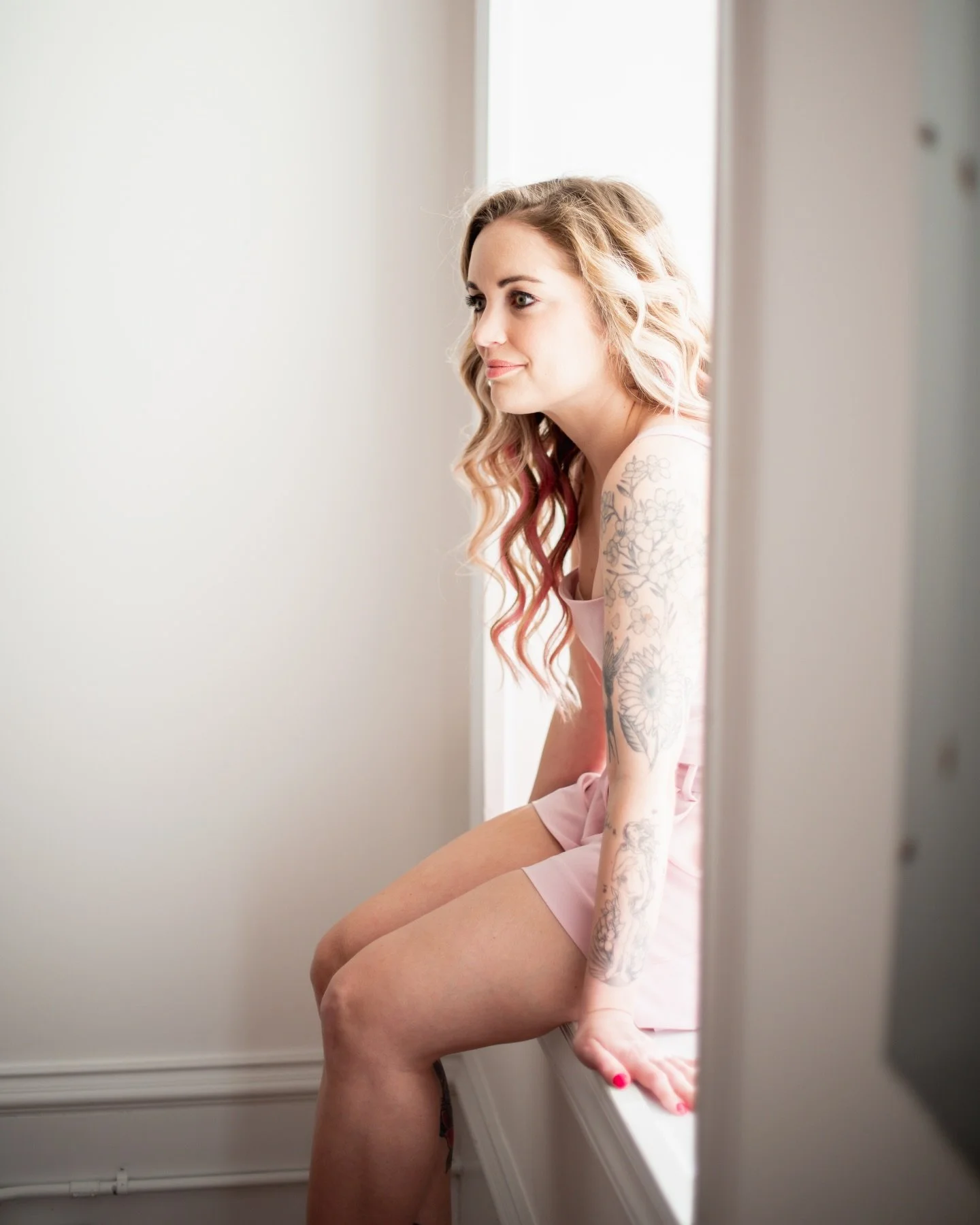 Throwing it back to this branding session&mdash;and honestly, it might be time for another one 👀

Your brand evolves&hellip; your photos should too.
📸 Let&rsquo;s update yours.

#winstonsalemphotographer #ncphotography #ncbrandingphotographer #bran