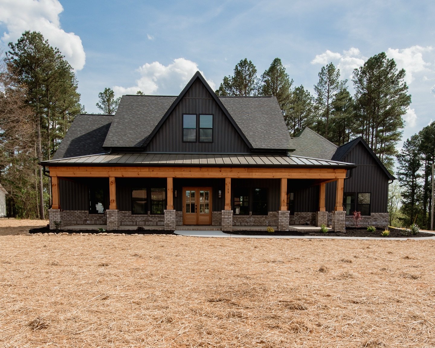 Loved taking pictures of this home 🖤