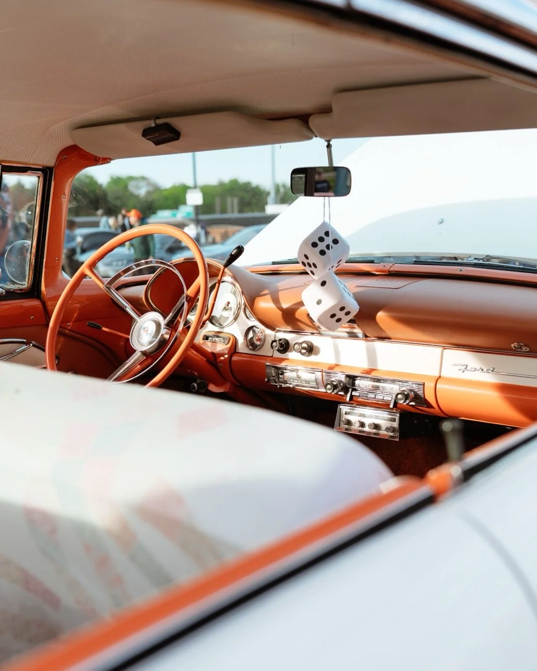 Vintage lines. Timeless detail.🍊✨
.
.
.
#ClassicCarPhotography #CarsAndCoffeeWS #WinstonSalemNC #fordvictoria #VintageCarVibes