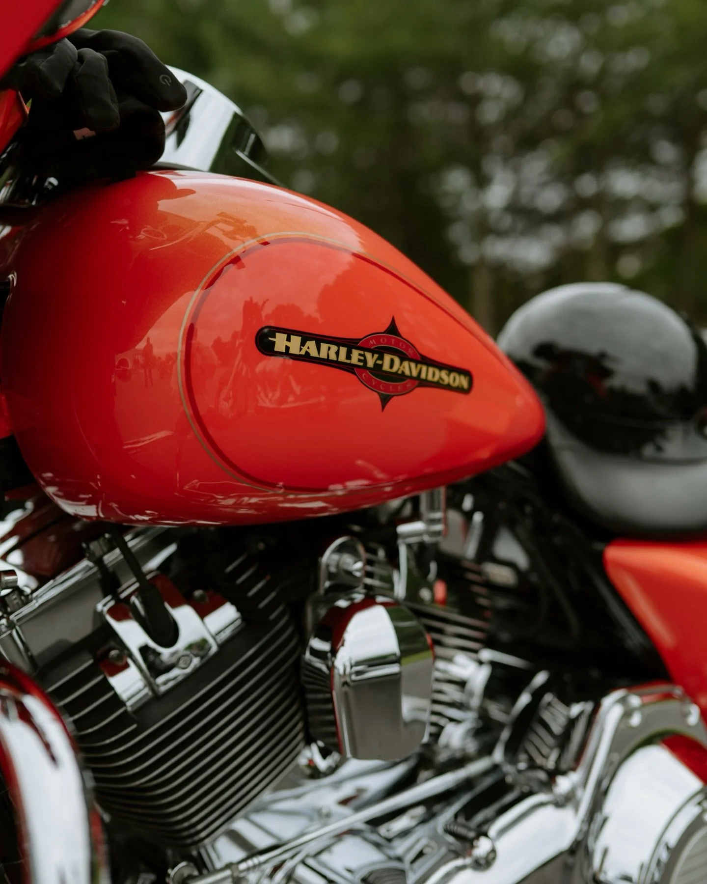 There&rsquo;s something about a Harley-Davidson that never goes out of style&mdash;bold, classic, and built to stand out.
.
.
.
#HarleyDavidson #MotorcyclePhotography #BikeLife #OrangeBike #NCPhotographer