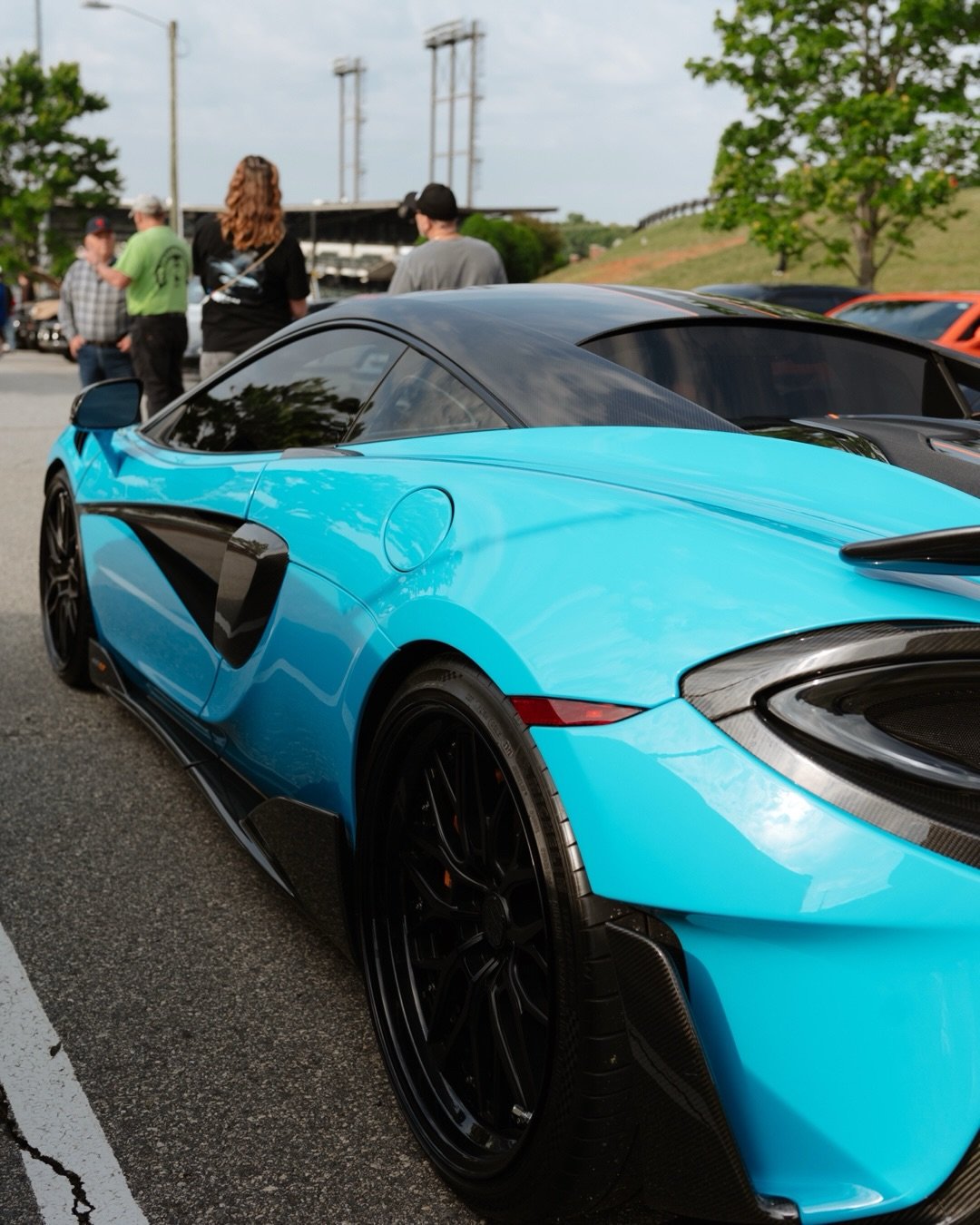Some cars don&rsquo;t just turn heads&hellip; they stop conversations entirely. 🏁
 Still not over this McLaren from the last @carsandcoffeewsnc &mdash; that color&hellip; unreal.
.
.
.
#CarsAndCoffee #McLaren #CarPhotography #AutomotivePhotography #