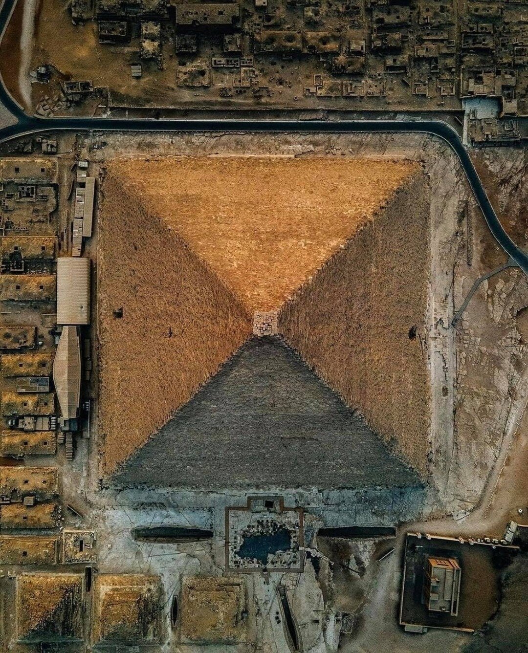 Swipe to zoom in on the Pyramid of Khufu 📸👈 ⁠
⁠⁠
The Pyramid of Khufu, the largest of the three, was built by the pharaoh Khufu containing about 2.3 million blocks of stone that were cut, transported, and assembled to create this magnificent struct