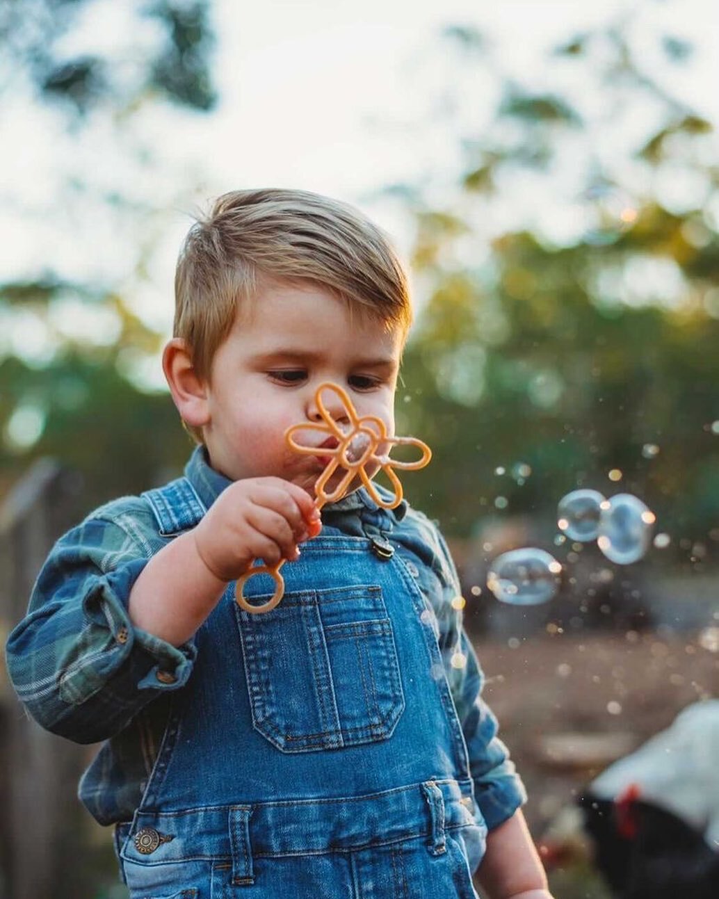 Overalls &amp; bubble play 😍 Need I say more... Image by @this.is.our.wild