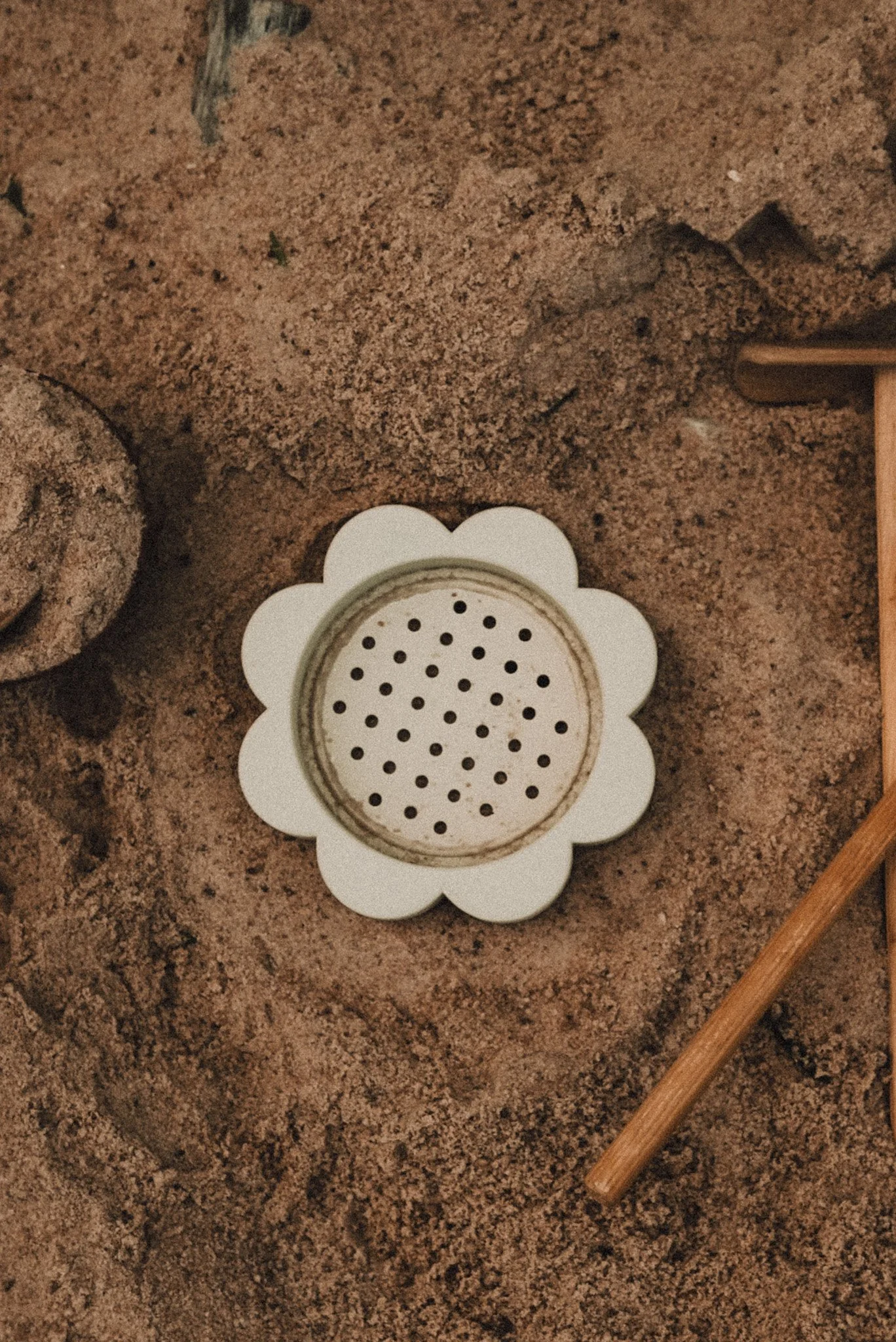 Play sifter - sand play