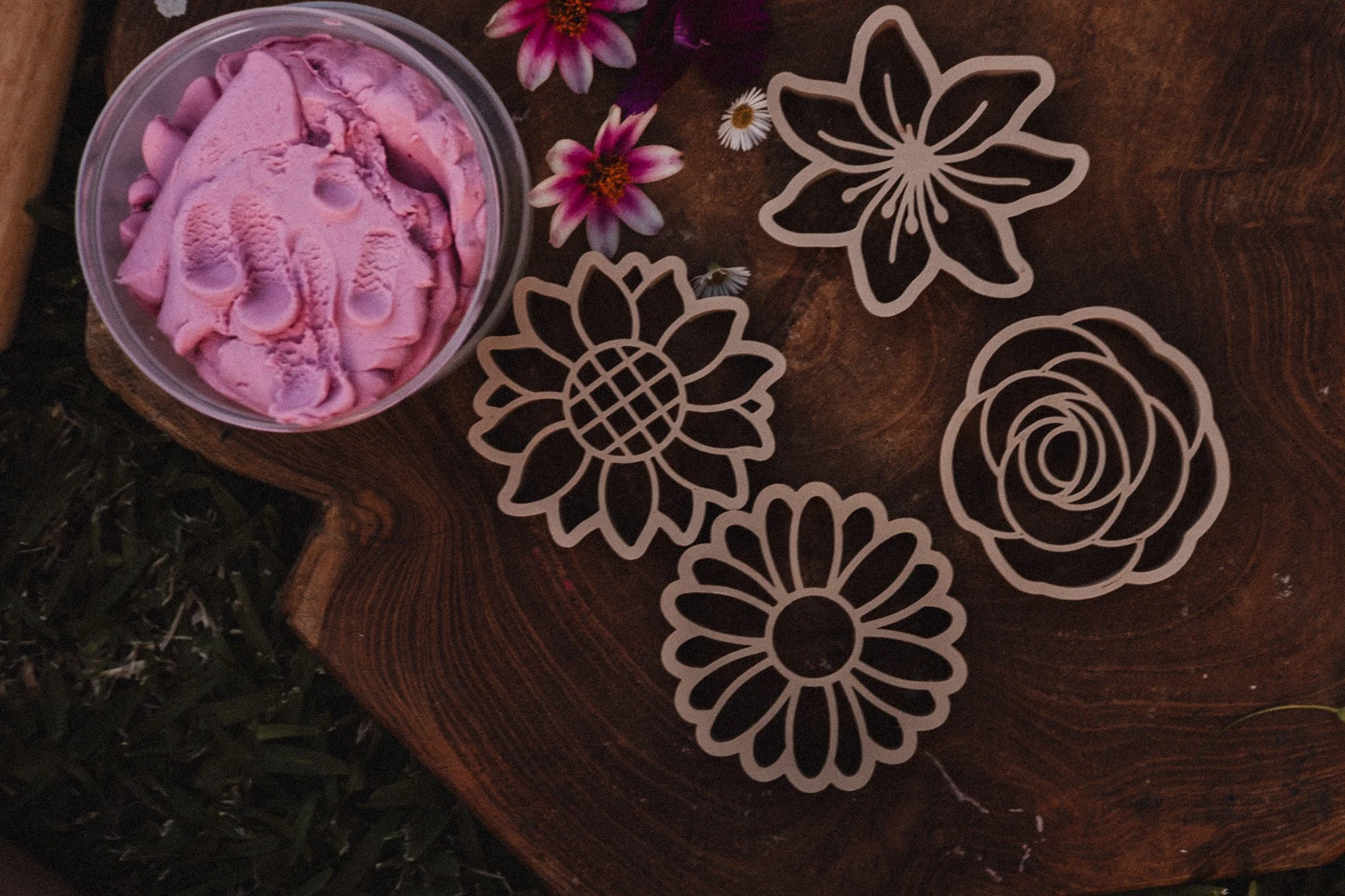 Flower playdough cutter set