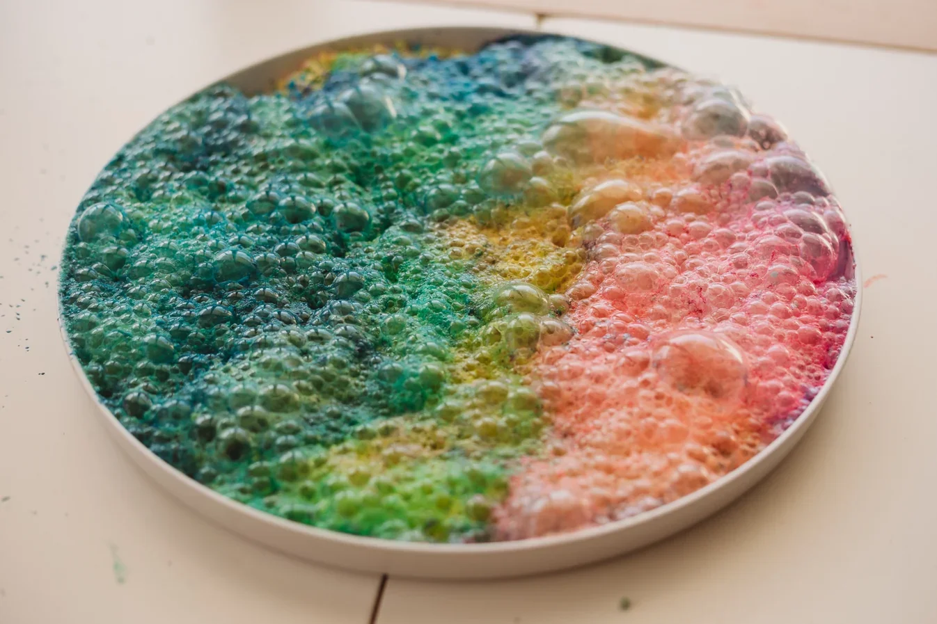 rainbow fizz - sensory play