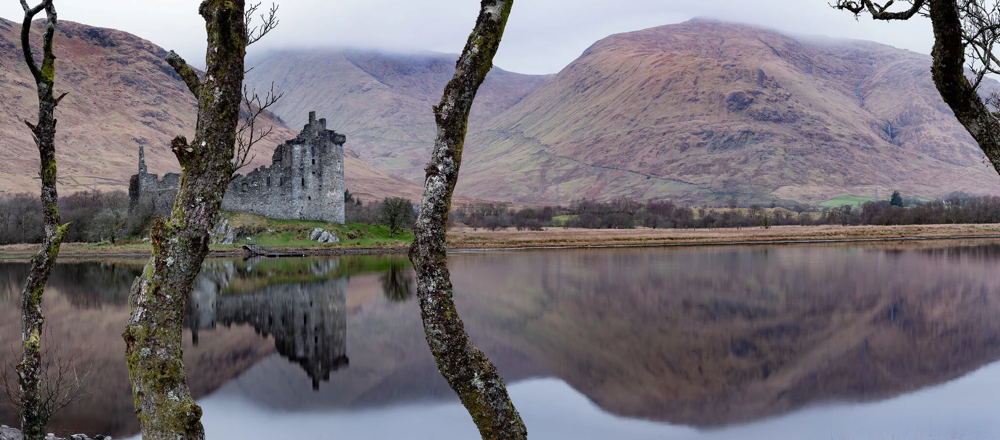 Kilchurn Castle on Lock Awe.jpg
