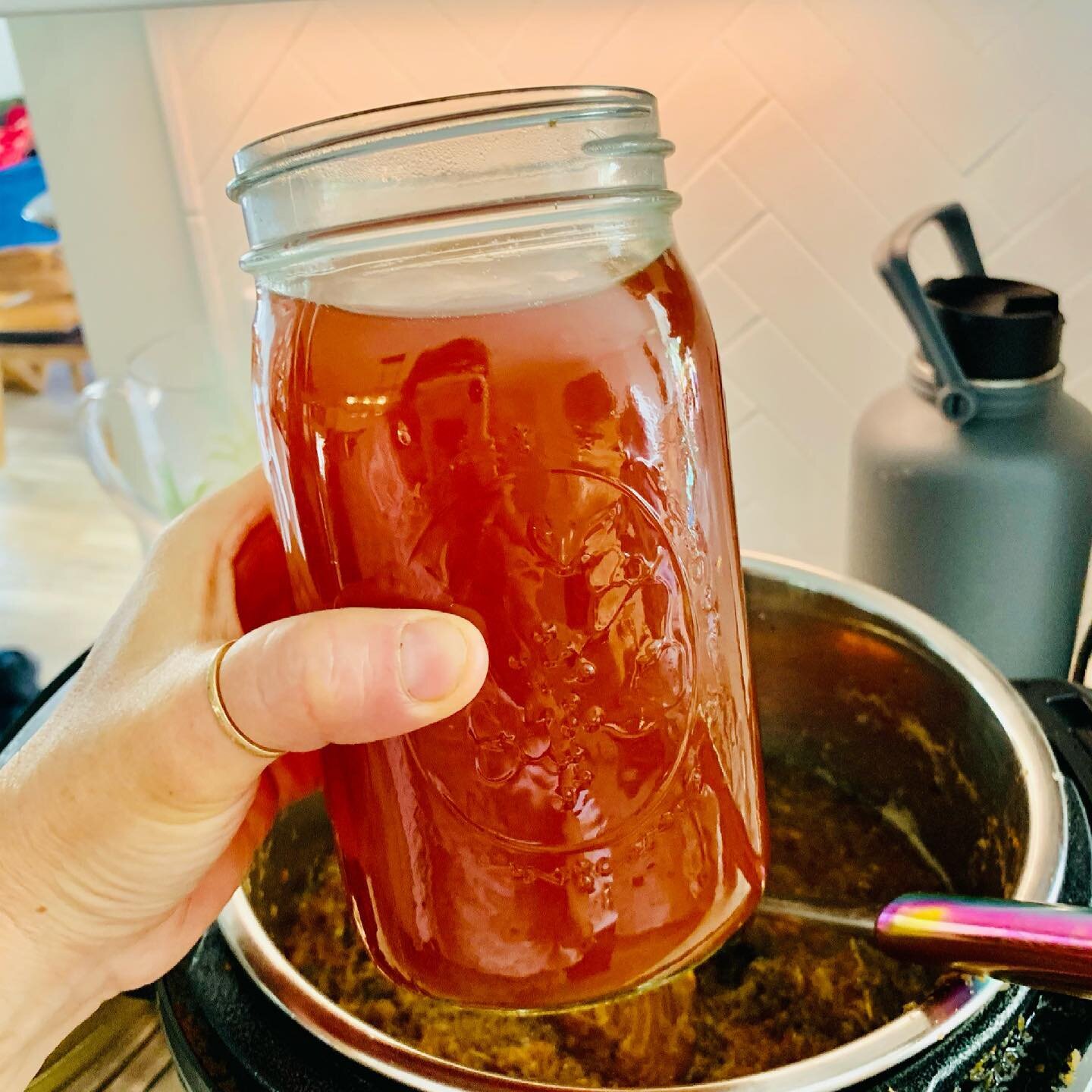 FRUIT AND VEGGIE PULP BROTH: Making delicious  broth from leftover juice pulp saves you money and increases your nutritional intake!  Know your foods and empower your body!  #broth #yvehart #the40daygreencleanse