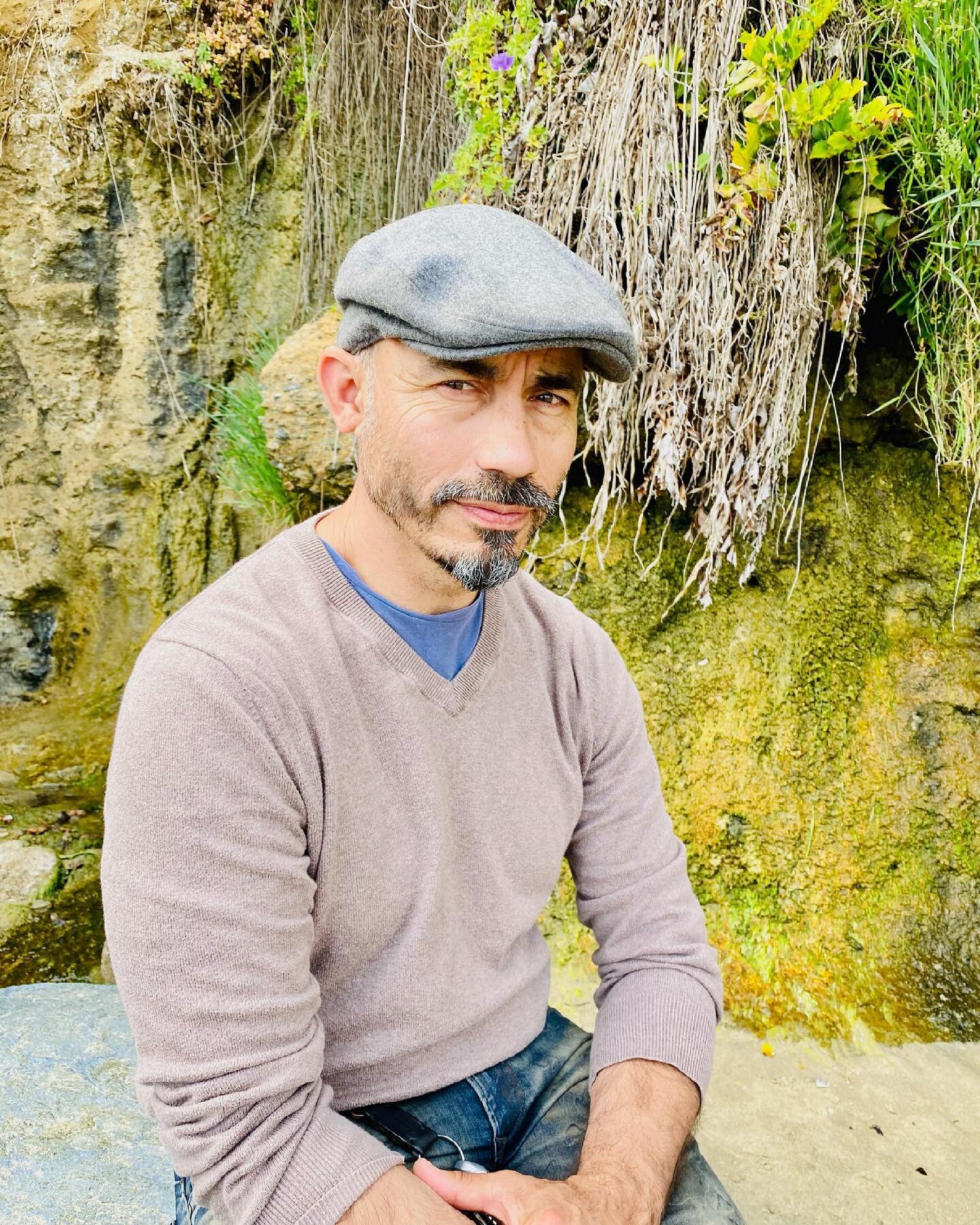 This man!! Armando Hart is one of our SPEACIAL GREEN GUESTS on our program starting May 25th!! He is quite talented, wise and handsome!  What do you think? 
He will sharing his magic on the first quadrant of the cleanse; PURIFICATION. 
I love surpris