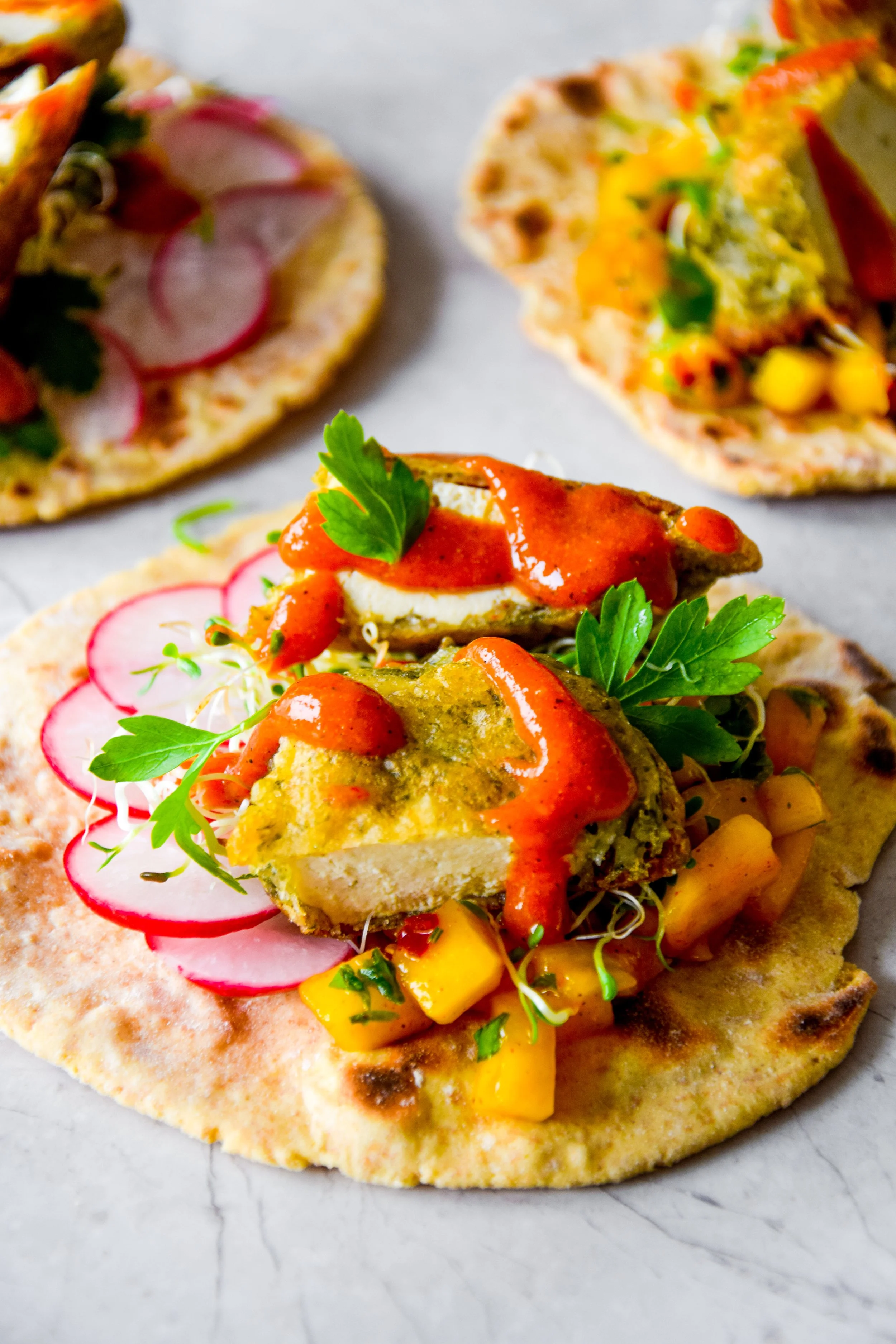 VEGANE TACOS MIT KNUSPRIGEM TOFU UND FEURIGER MANGO SALSA — The Vegan