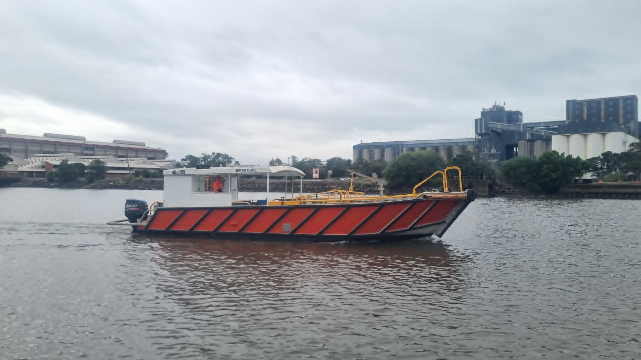 Crew transfer vessel, offshore services vessel