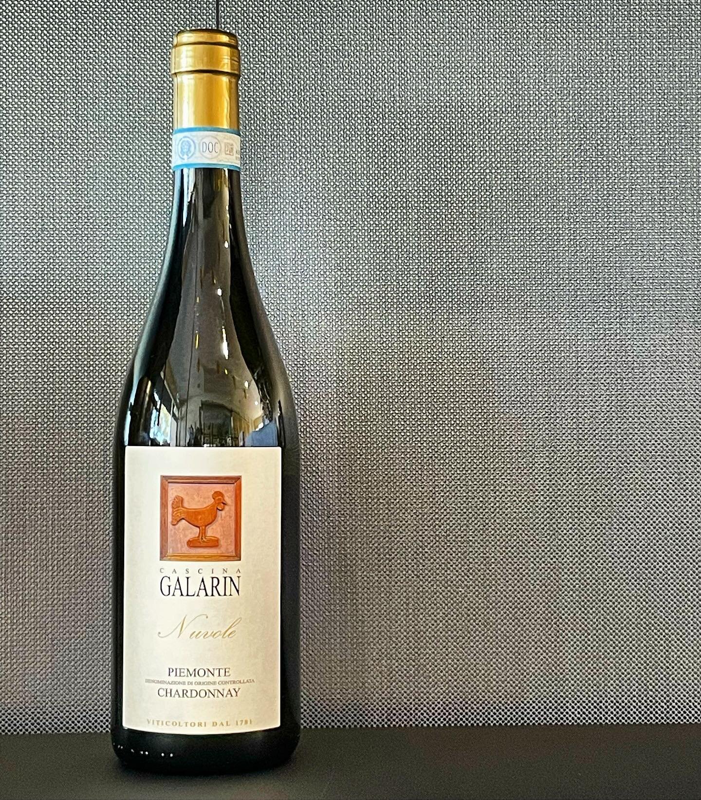 2019 Cascina Galarin Chardonnay, 
Piemonte D.O.C Italy. 

370m above sea level 

The Galarin family has been making wine since 1781, and they still work the certified organic vineyard every day to keep their tradition alive. 

The nose has distinct m
